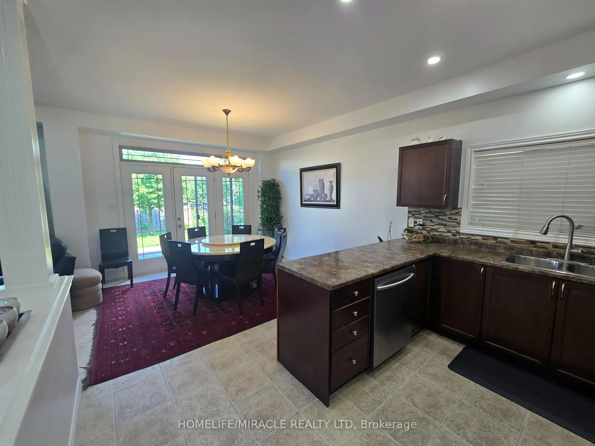 Photo 16 of 197 Cloverleaf Drive, Hamilton, Meadowlands — HOMEH