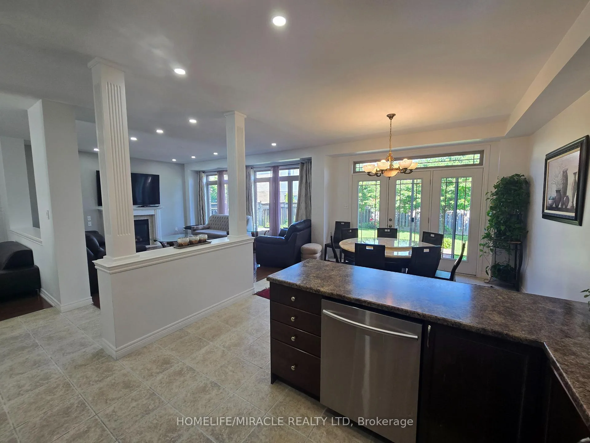 Photo 19 of 197 Cloverleaf Drive, Hamilton, Meadowlands — HOMEH