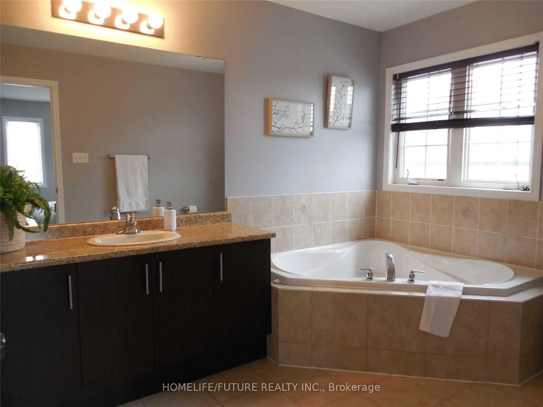 Photo 13 of 68 Richard Davies Crescent, Clarington, Bowmanville — HOMEH