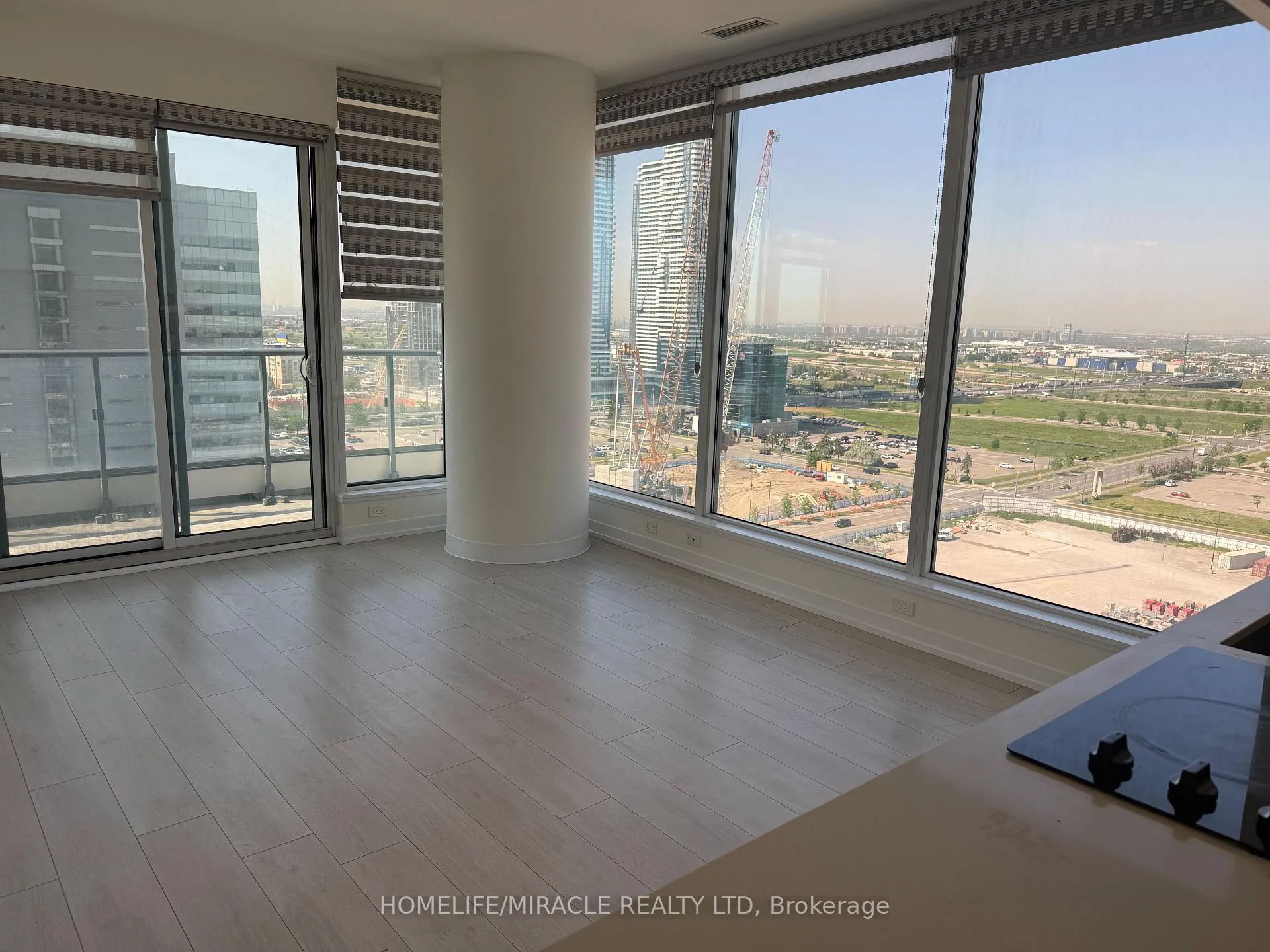Photo 4 of Unit 1809, 5 Buttermill Avenue, Vaughan, Vaughan Corporate Centre — HOMEH
