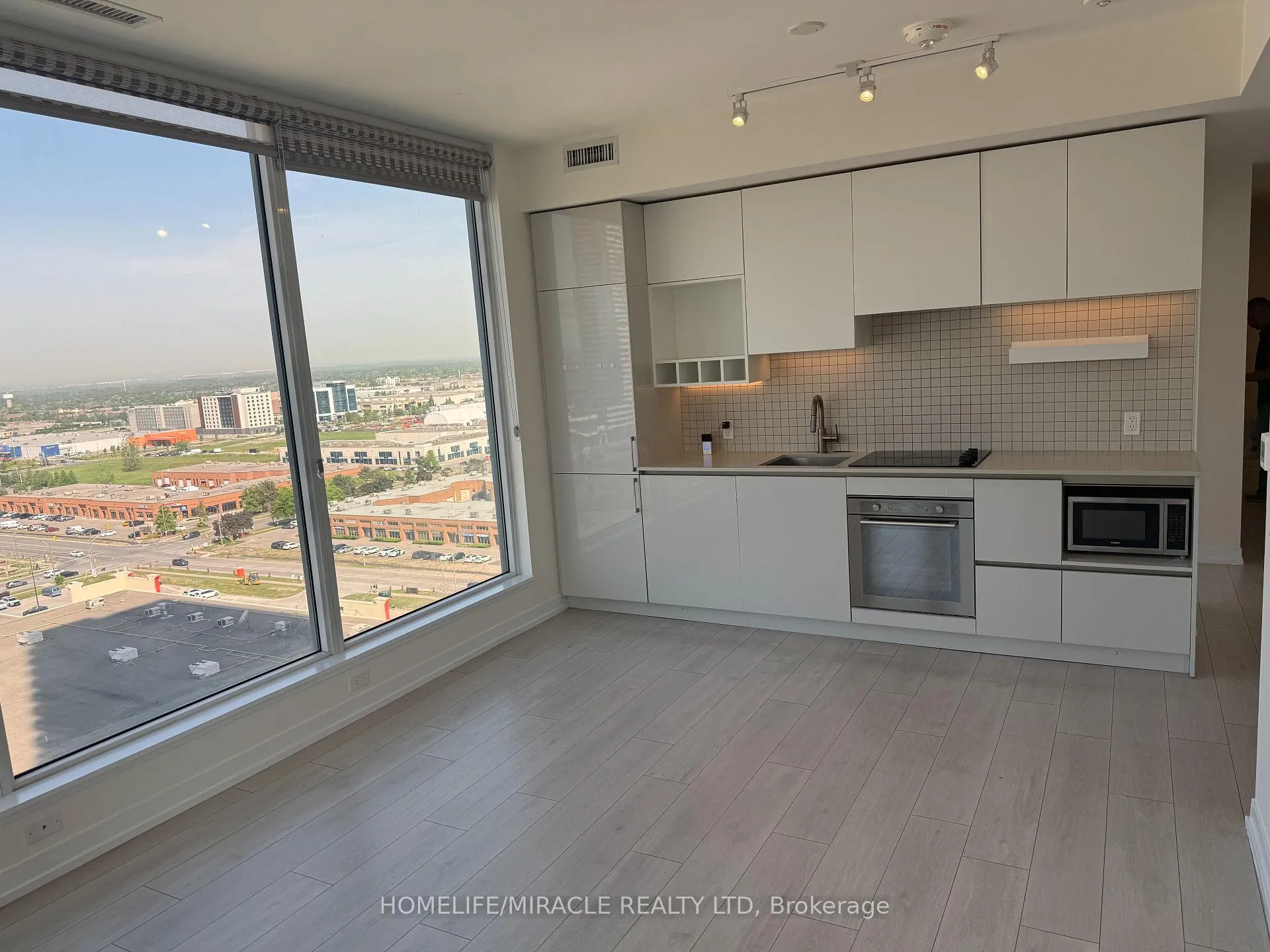 Photo 5 of Unit 1809, 5 Buttermill Avenue, Vaughan, Vaughan Corporate Centre — HOMEH