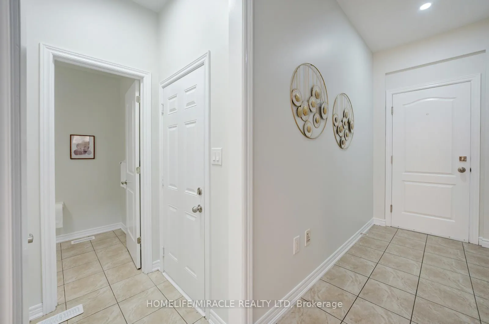 Photo 5 of 40 Swanton Road, Brampton, Credit Valley — HOMEH