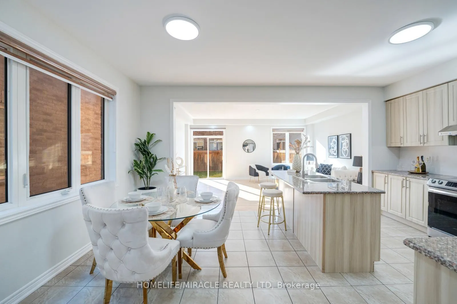 Photo 8 of 40 Swanton Road, Brampton, Credit Valley — HOMEH