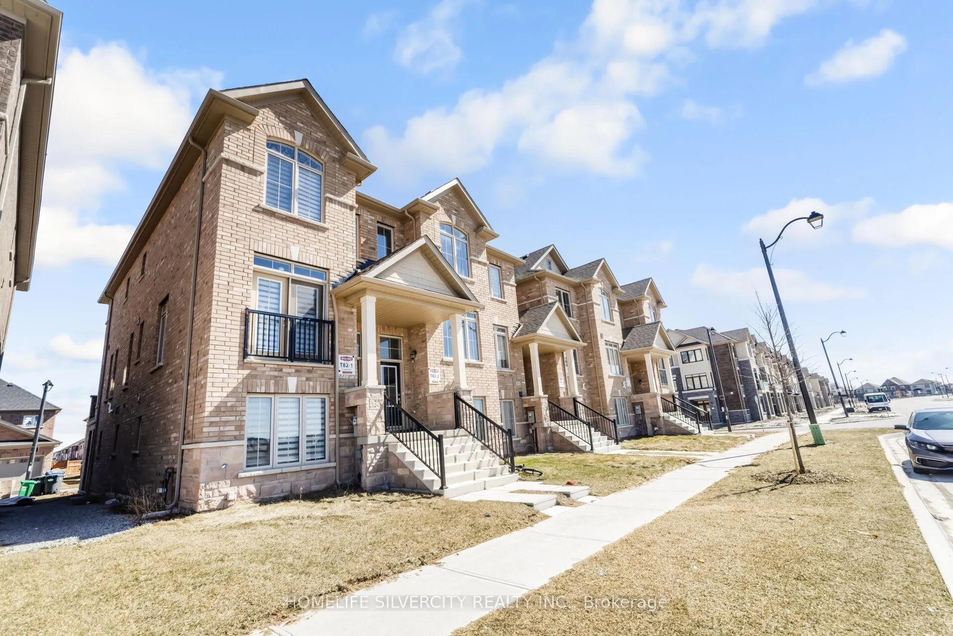 Photo 2 of 357 Inspire Boulevard, Brampton, Sandringham-Wellington North — HOMEH