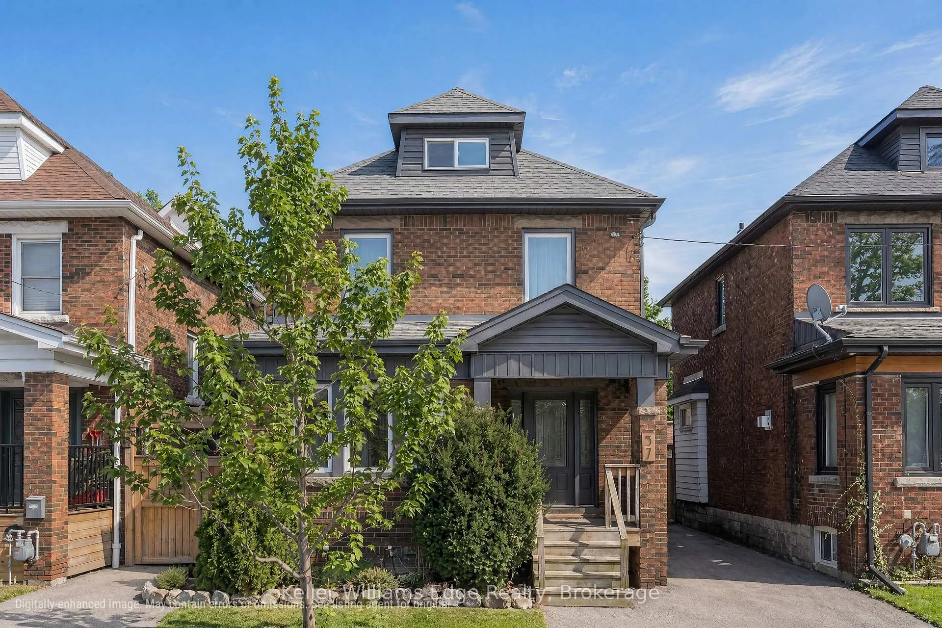 Photo 2 of 37 Wexford Avenue S, Hamilton, Delta — HOMEH
