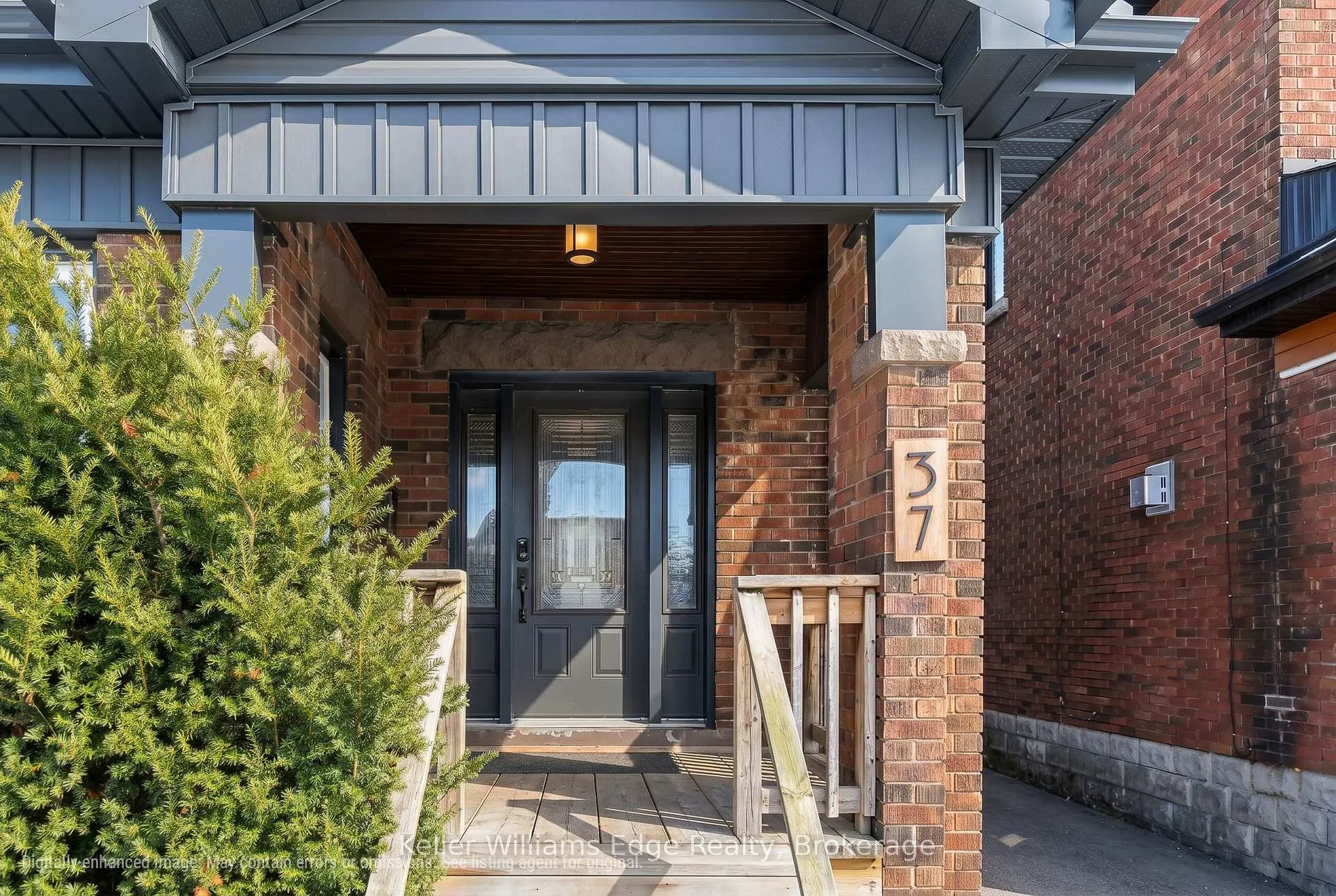 Photo 3 of 37 Wexford Avenue S, Hamilton, Delta — HOMEH