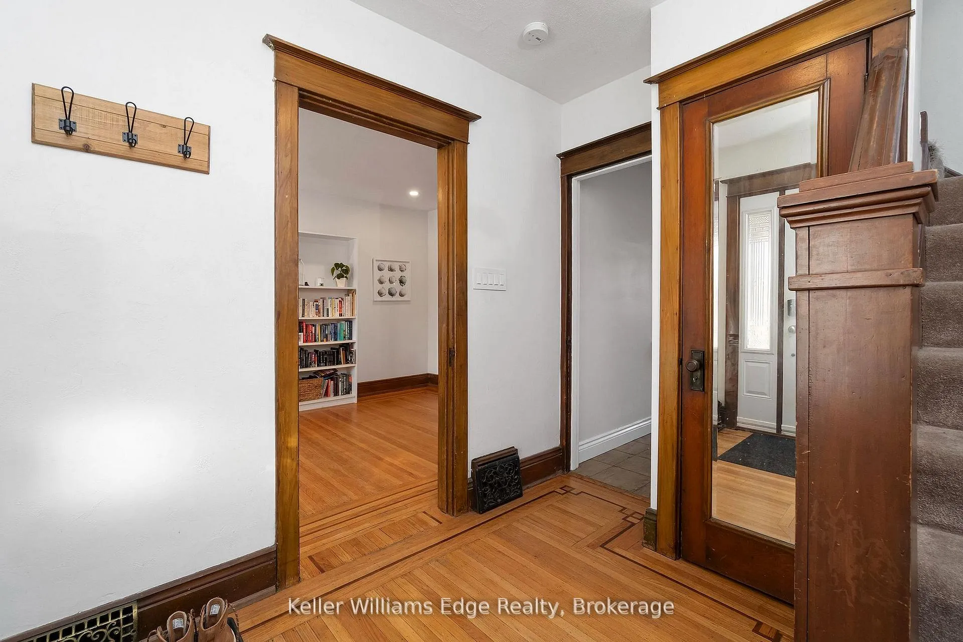 Photo 6 of 37 Wexford Avenue S, Hamilton, Delta — HOMEH