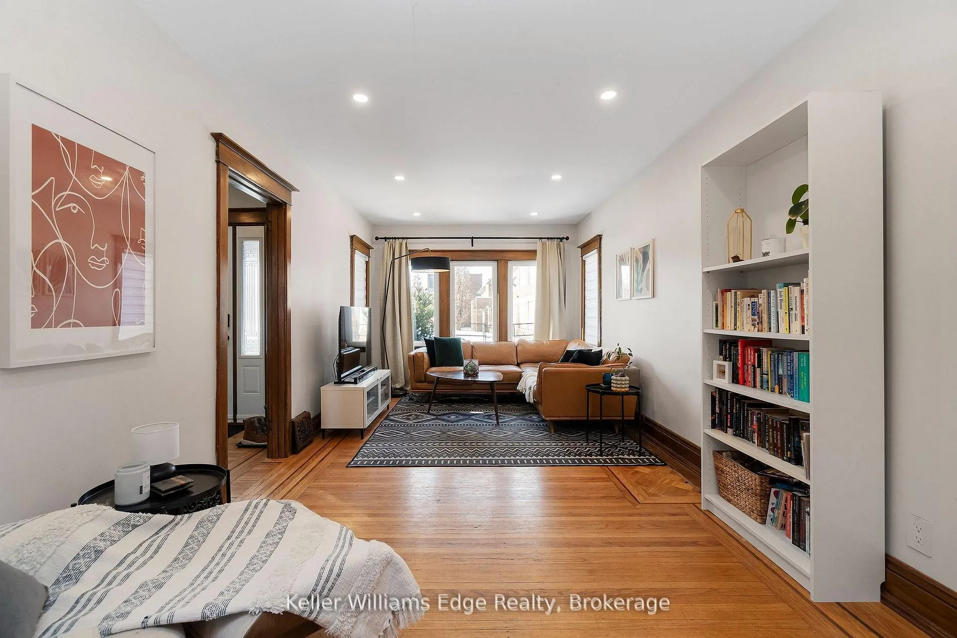 Photo 10 of 37 Wexford Avenue S, Hamilton, Delta — HOMEH