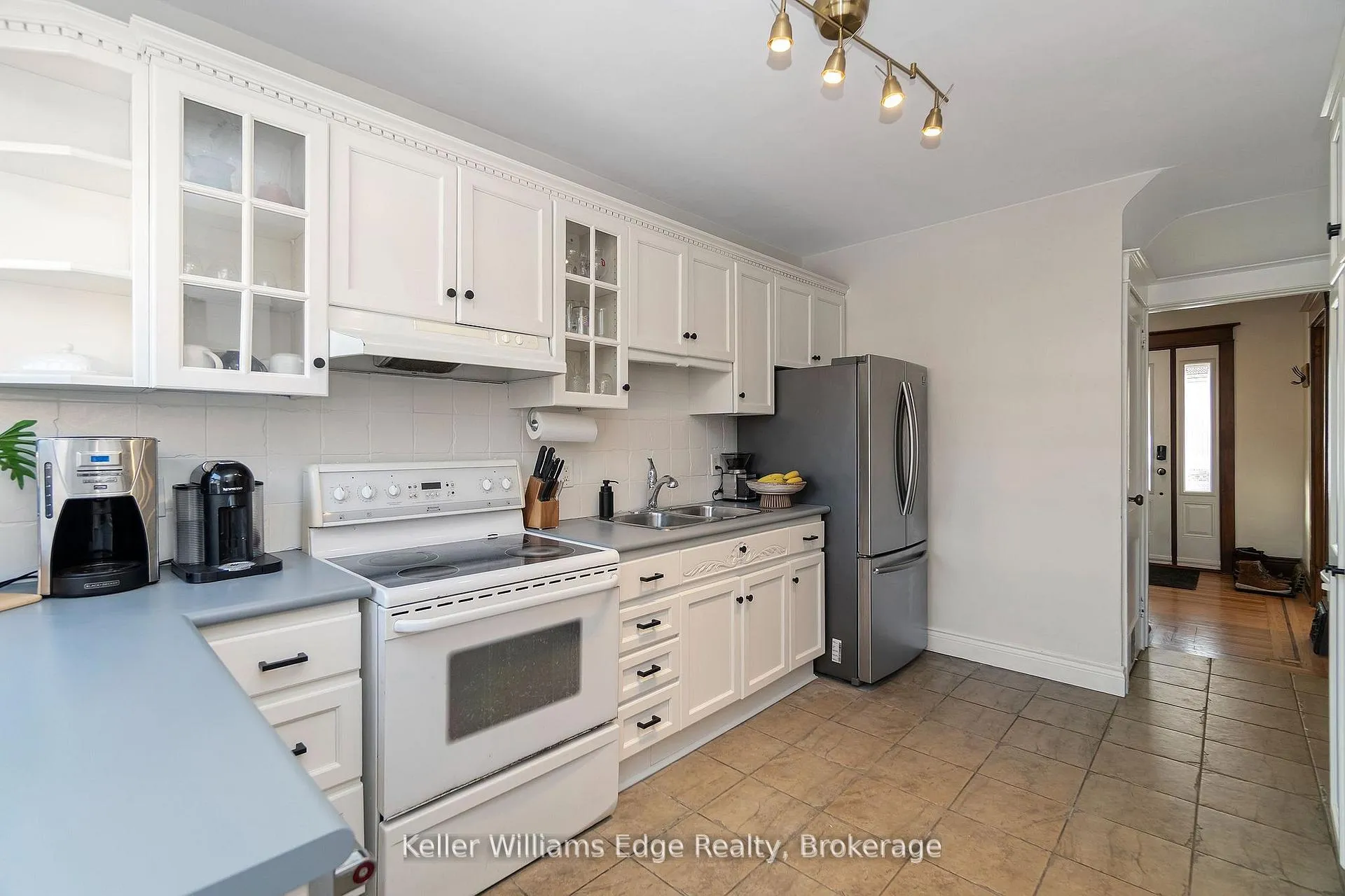 Photo 16 of 37 Wexford Avenue S, Hamilton, Delta — HOMEH