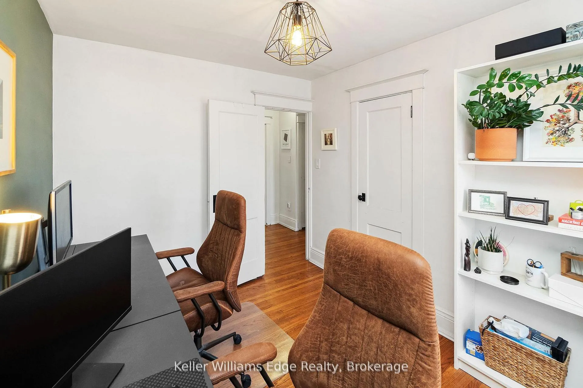Photo 24 of 37 Wexford Avenue S, Hamilton, Delta — HOMEH