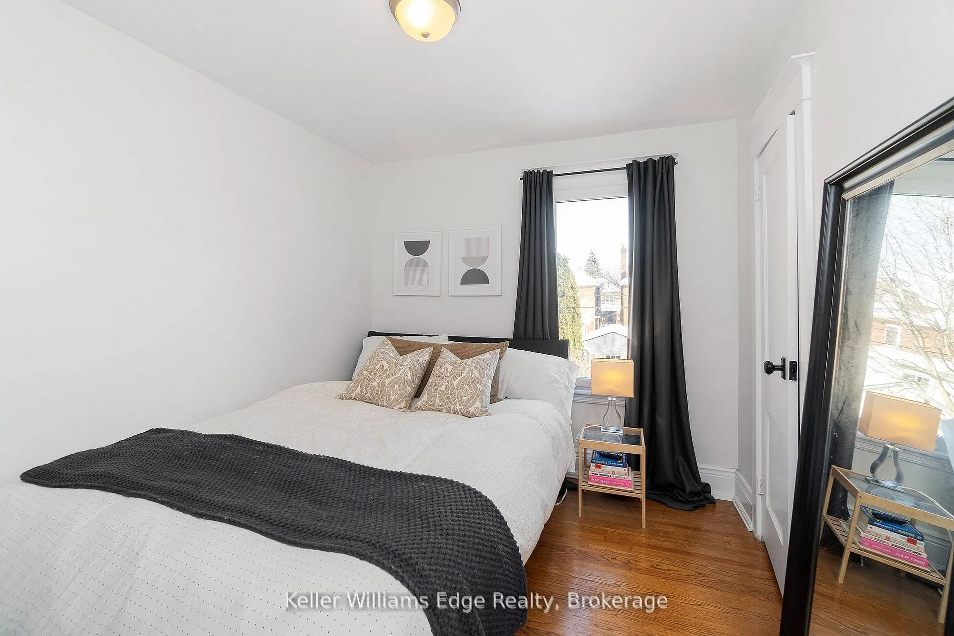 Photo 25 of 37 Wexford Avenue S, Hamilton, Delta — HOMEH