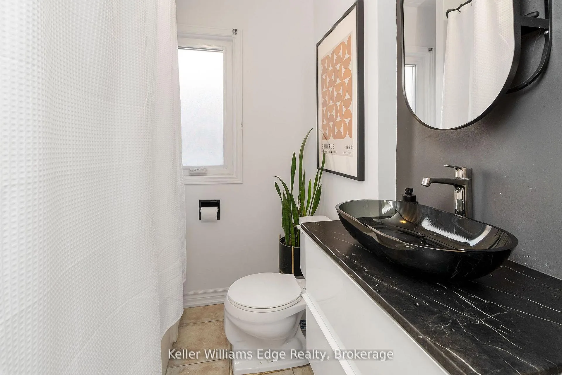 Photo 27 of 37 Wexford Avenue S, Hamilton, Delta — HOMEH