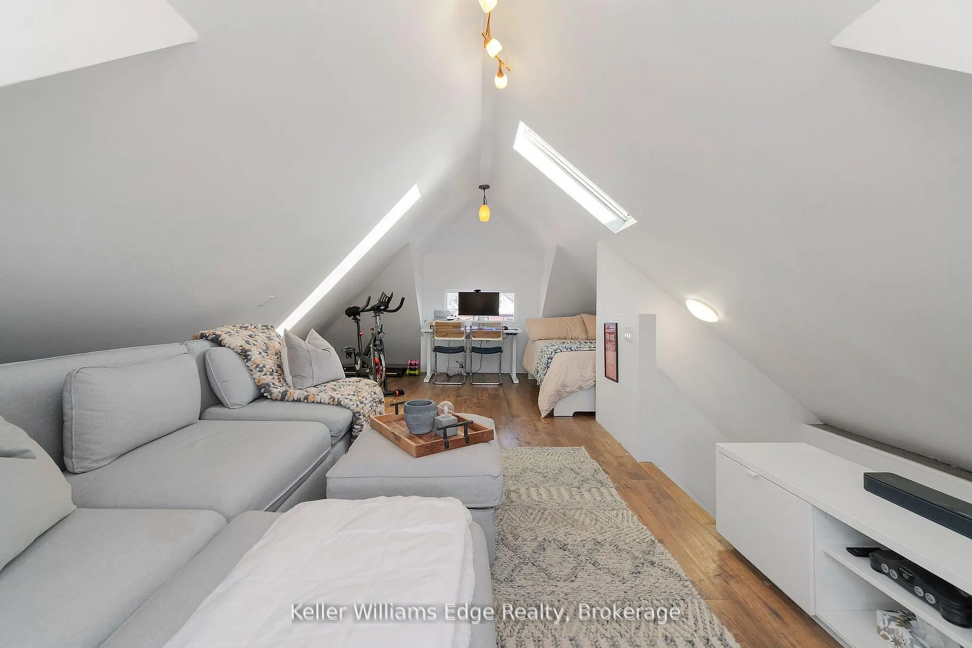 Photo 29 of 37 Wexford Avenue S, Hamilton, Delta — HOMEH