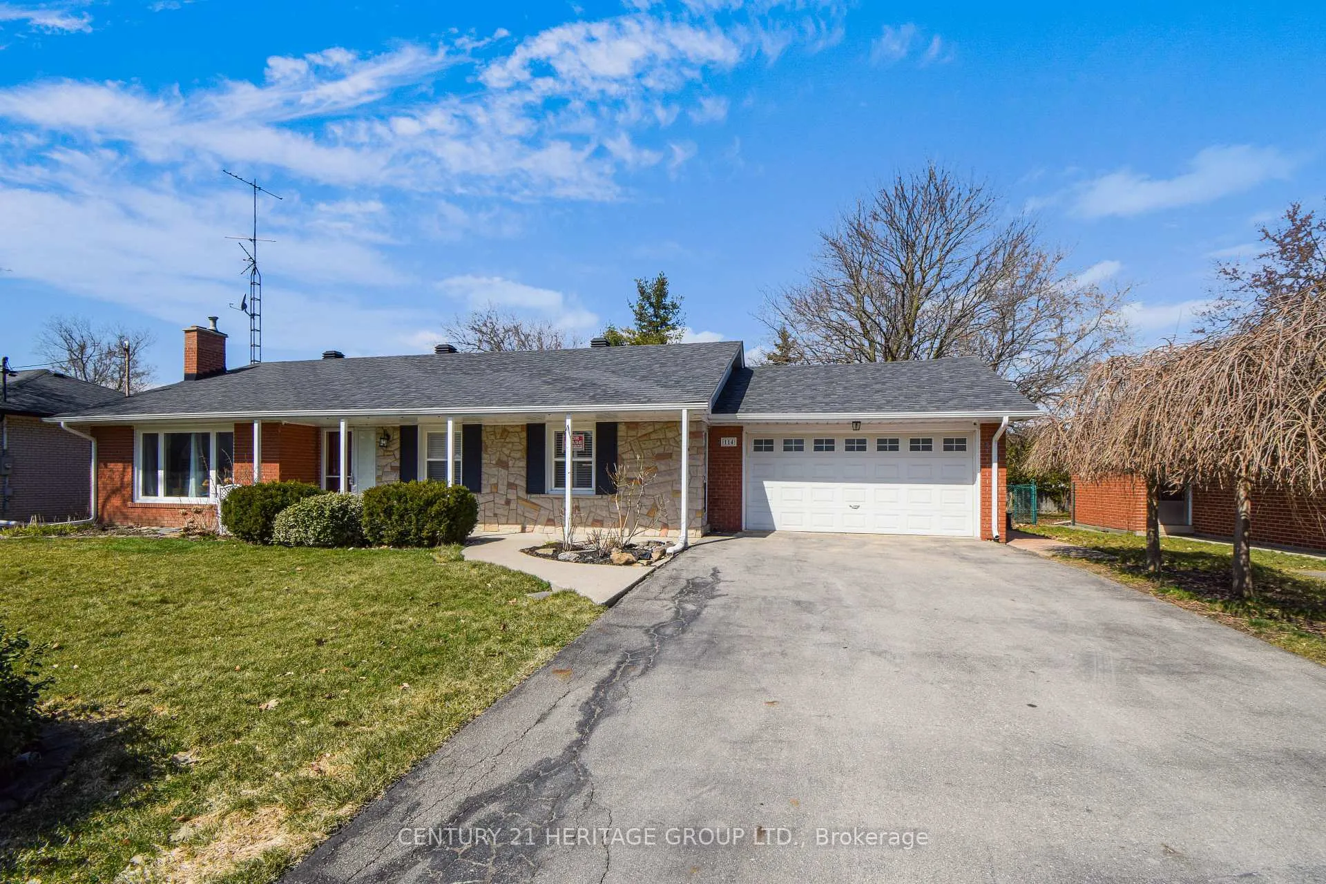 Photo 1 of 114 Elizabeth Grove, King, King City — HOMEH