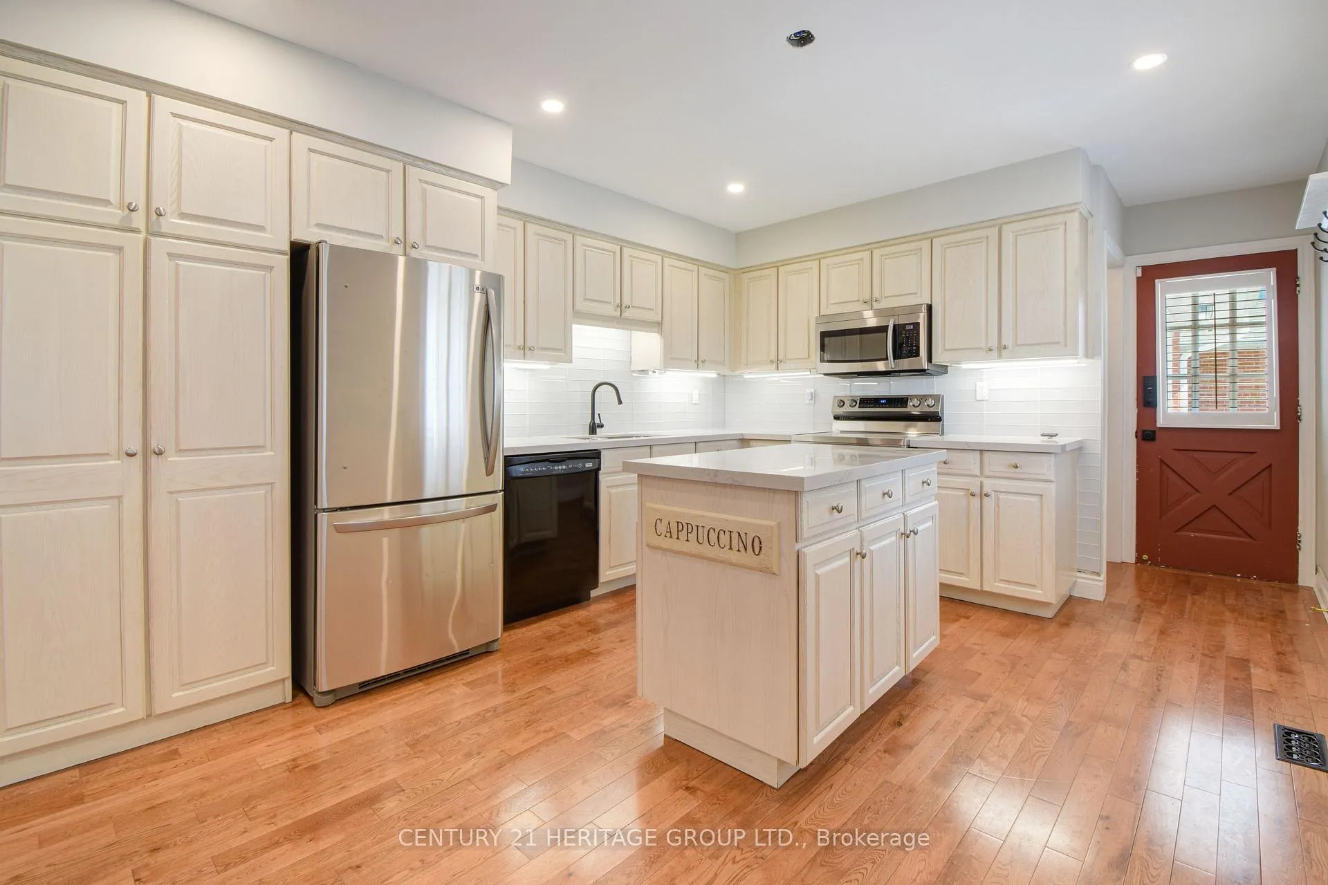 Photo 2 of 114 Elizabeth Grove, King, King City — HOMEH