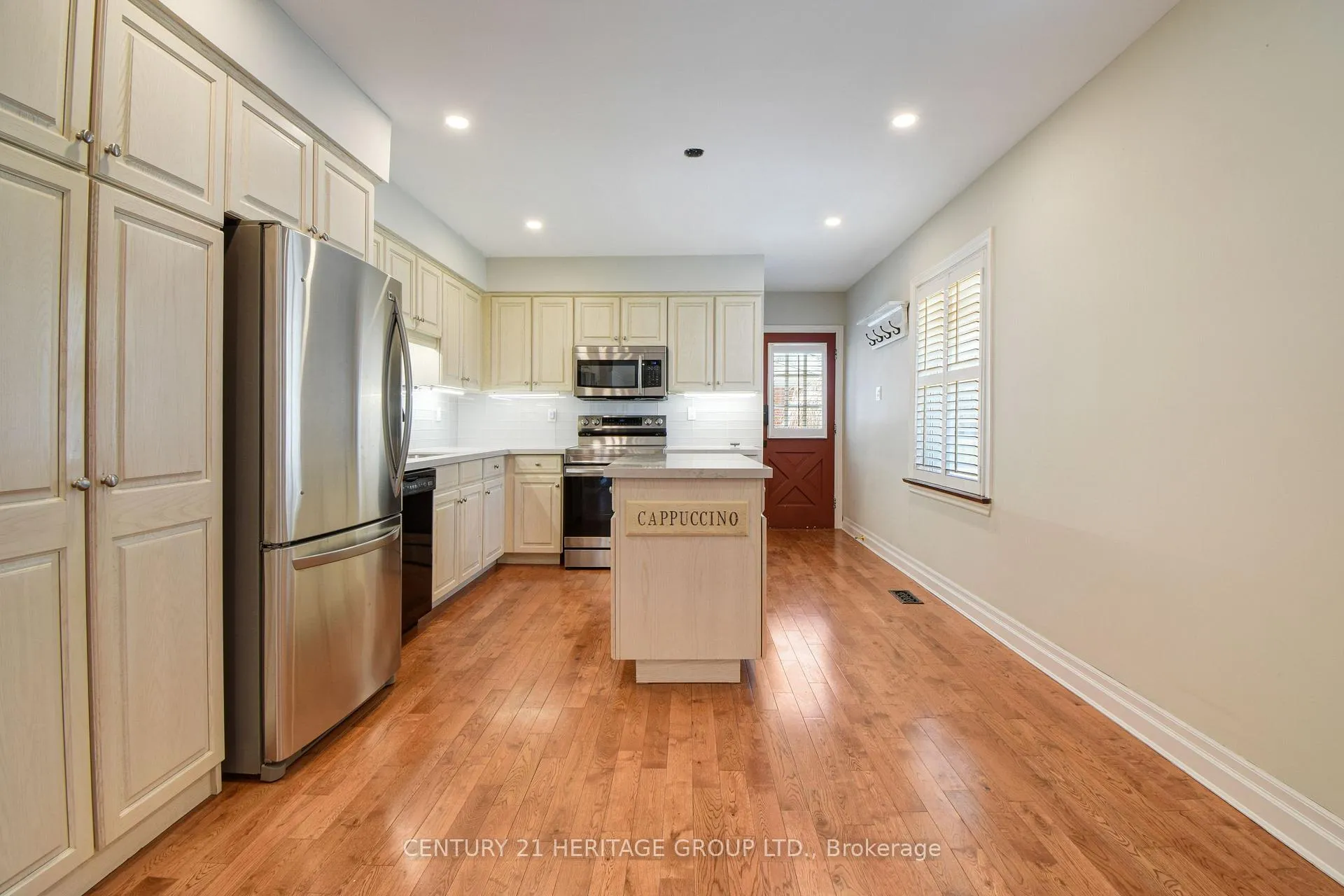 Photo 3 of 114 Elizabeth Grove, King, King City — HOMEH
