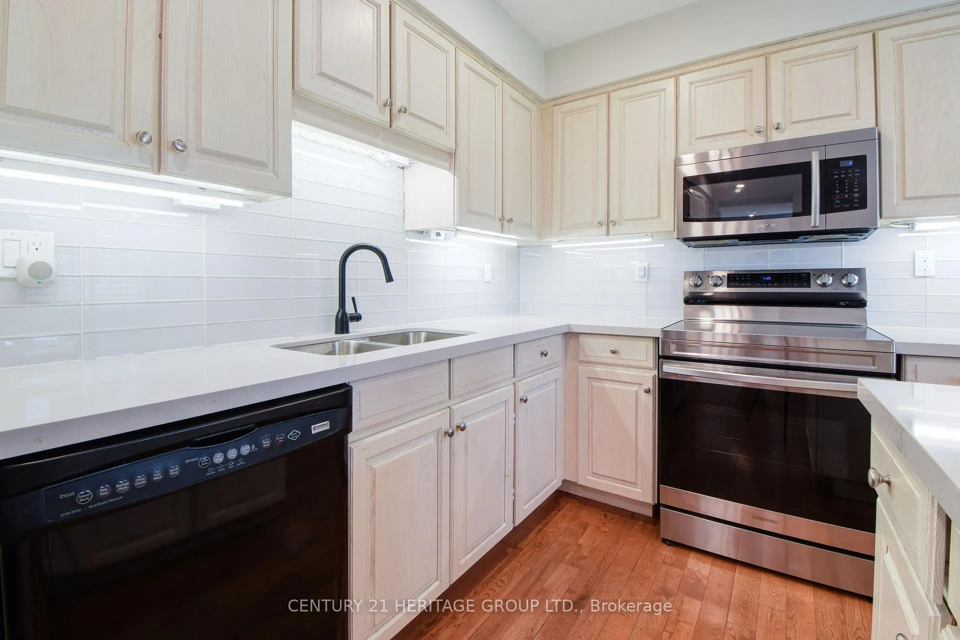 Photo 4 of 114 Elizabeth Grove, King, King City — HOMEH