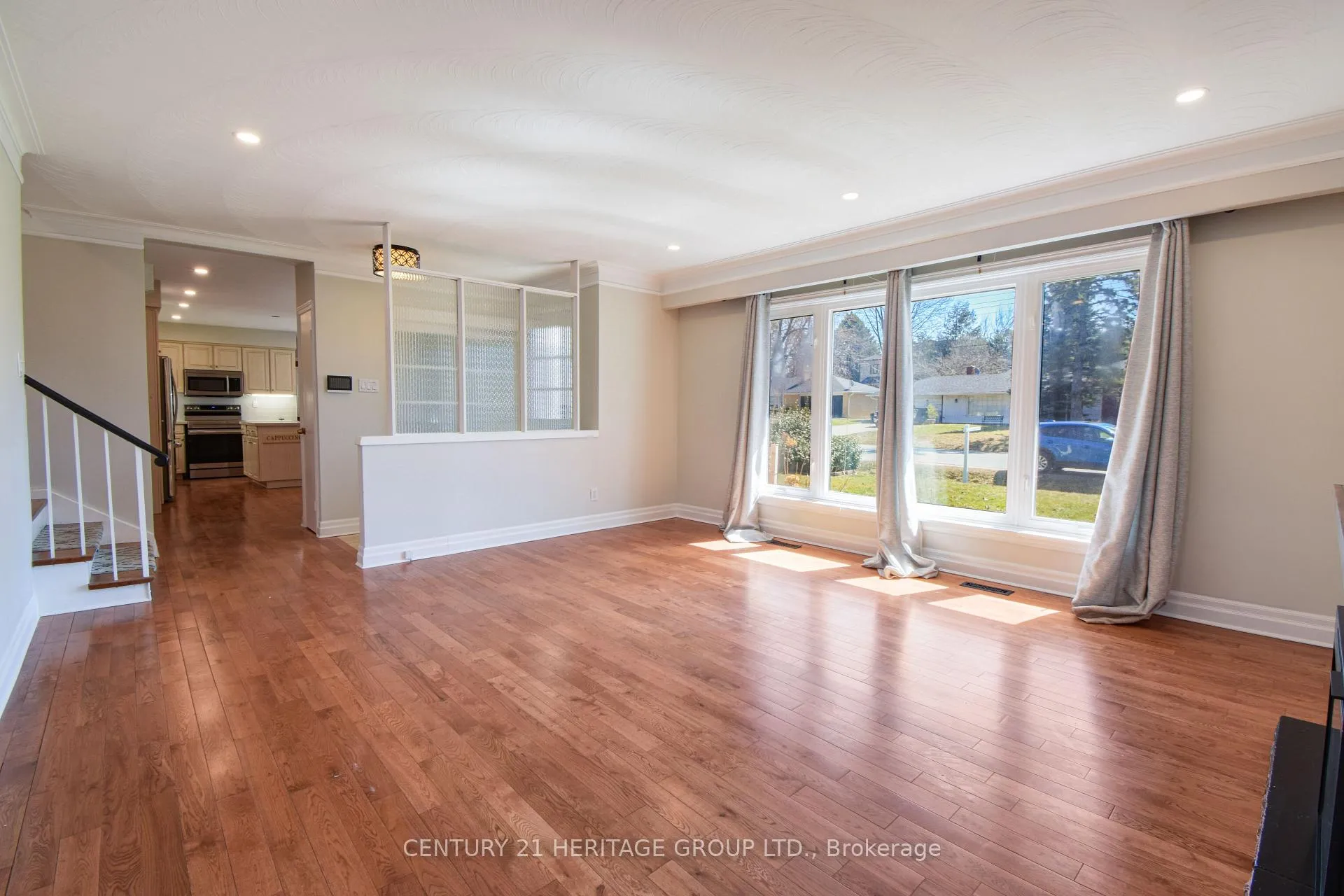 Photo 5 of 114 Elizabeth Grove, King, King City — HOMEH