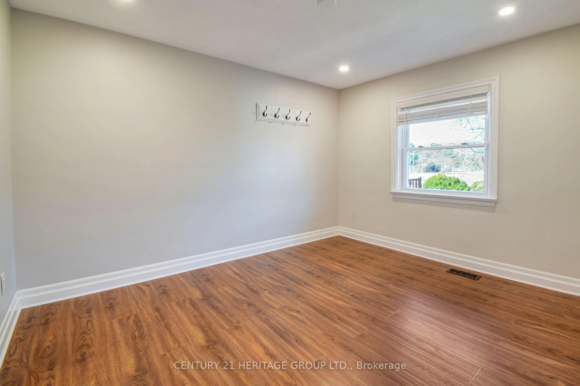 Photo 6 of 114 Elizabeth Grove, King, King City — HOMEH