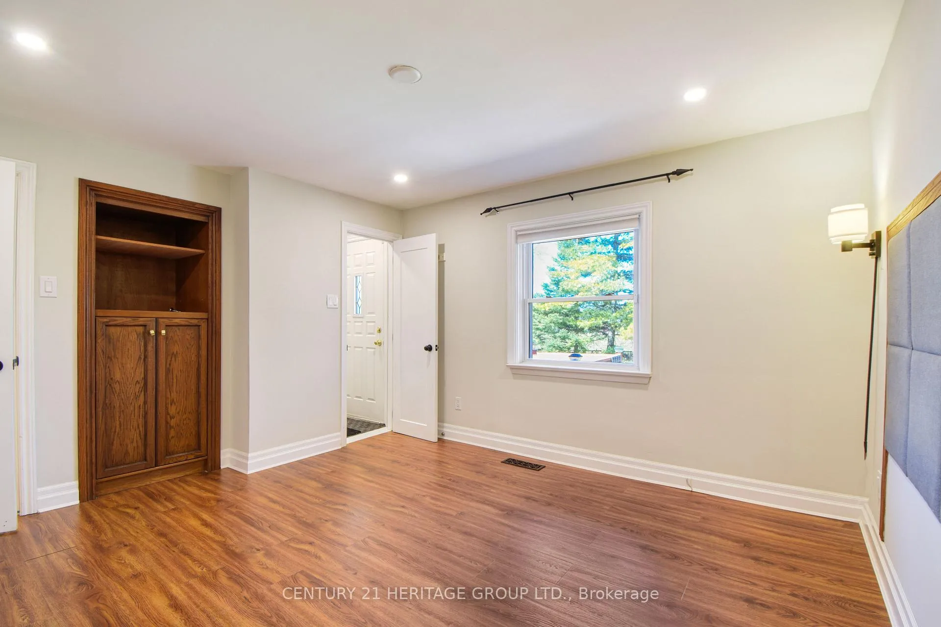 Photo 8 of 114 Elizabeth Grove, King, King City — HOMEH