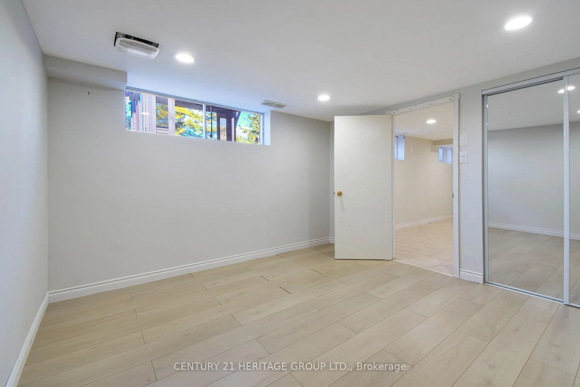 Photo 11 of 114 Elizabeth Grove, King, King City — HOMEH