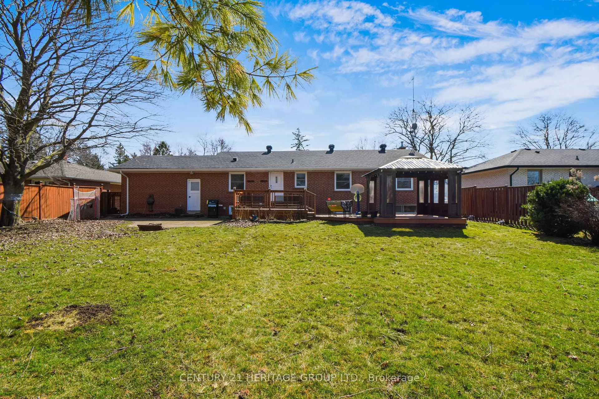 Photo 14 of 114 Elizabeth Grove, King, King City — HOMEH
