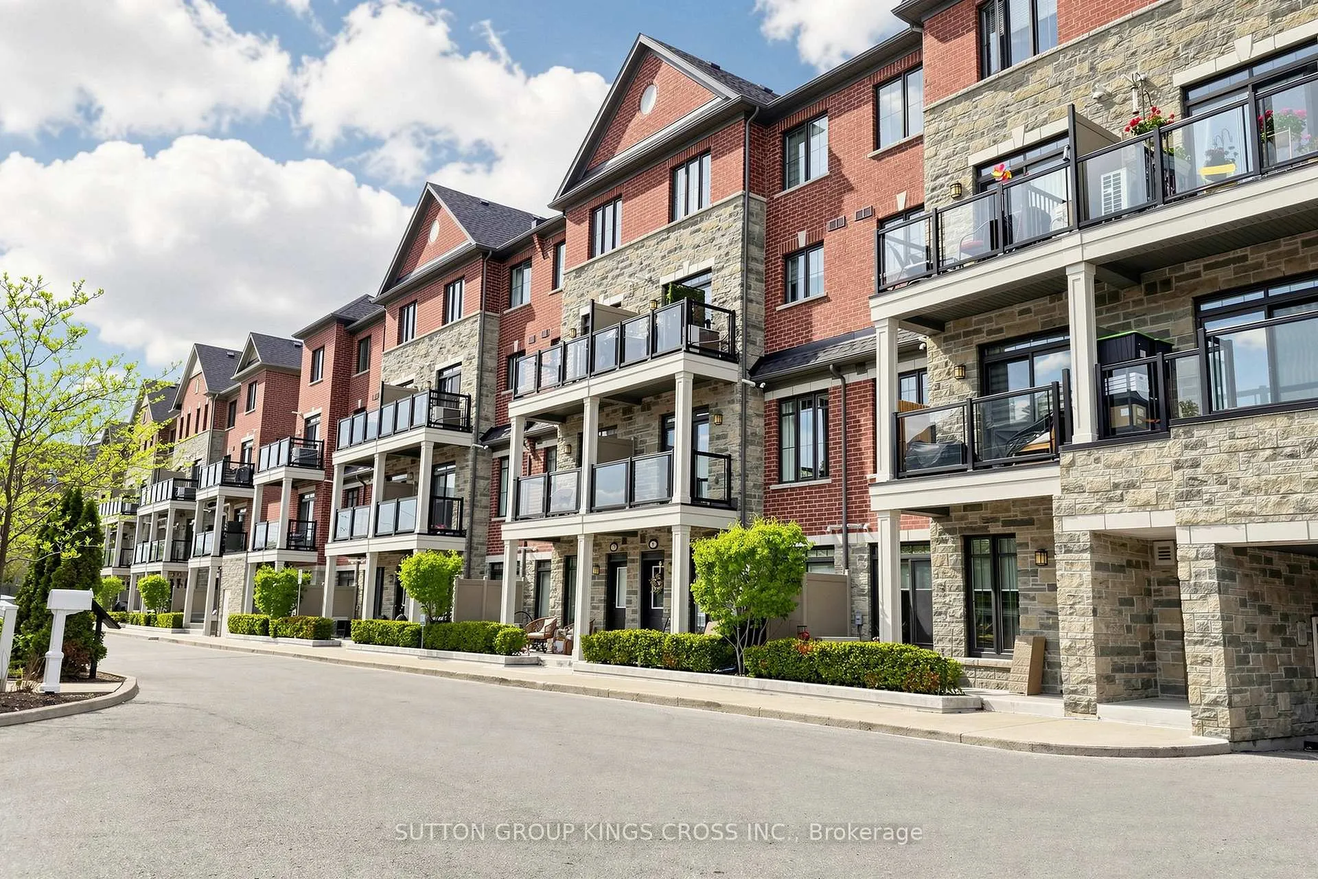 Photo 4 of Unit 9, 196 Pine Grove Road, Vaughan, Islington Woods — HOMEH