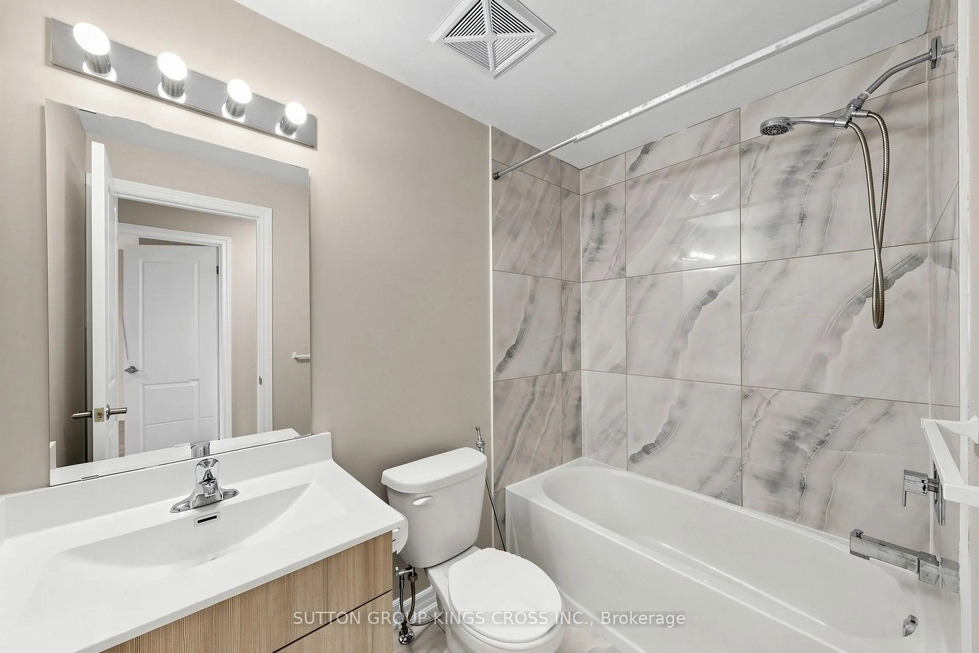 Photo 16 of Unit 9, 196 Pine Grove Road, Vaughan, Islington Woods — HOMEH