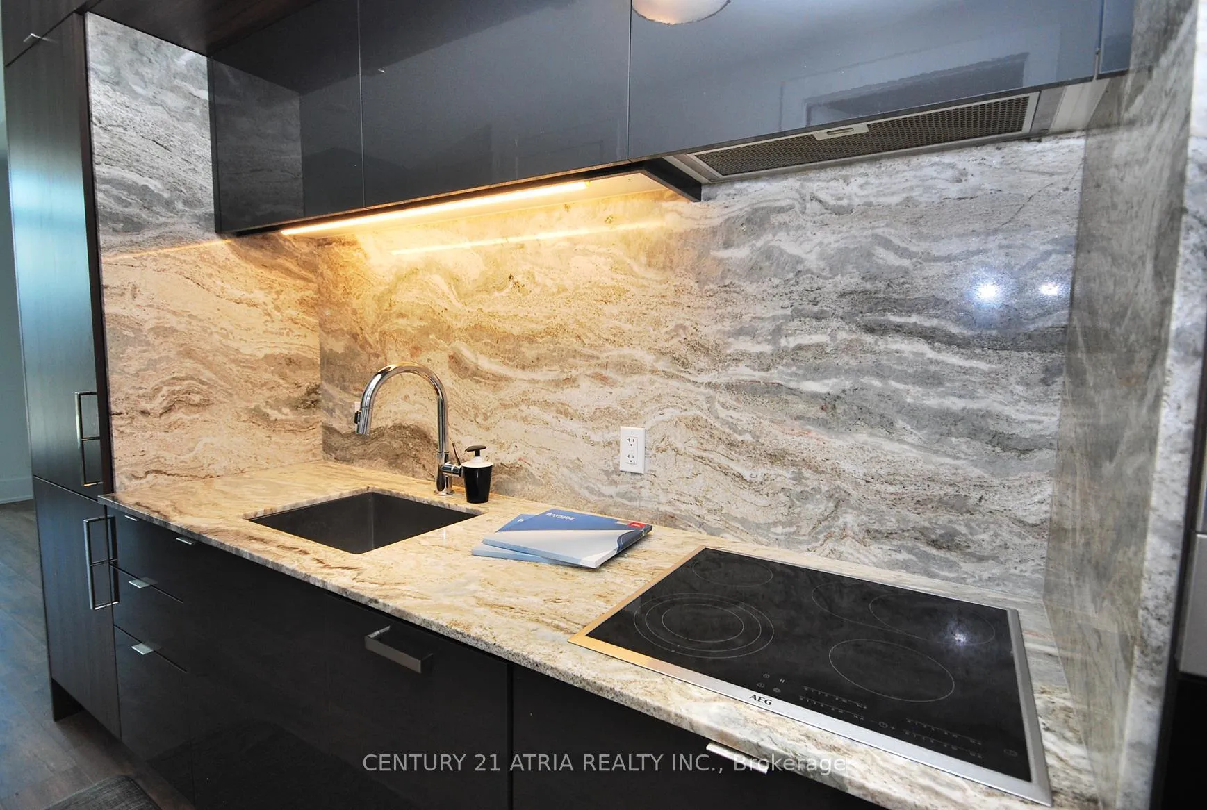 Photo 8 of Unit Gph24, 1 Edgewater Drive, Toronto, Waterfront Communities — HOMEH