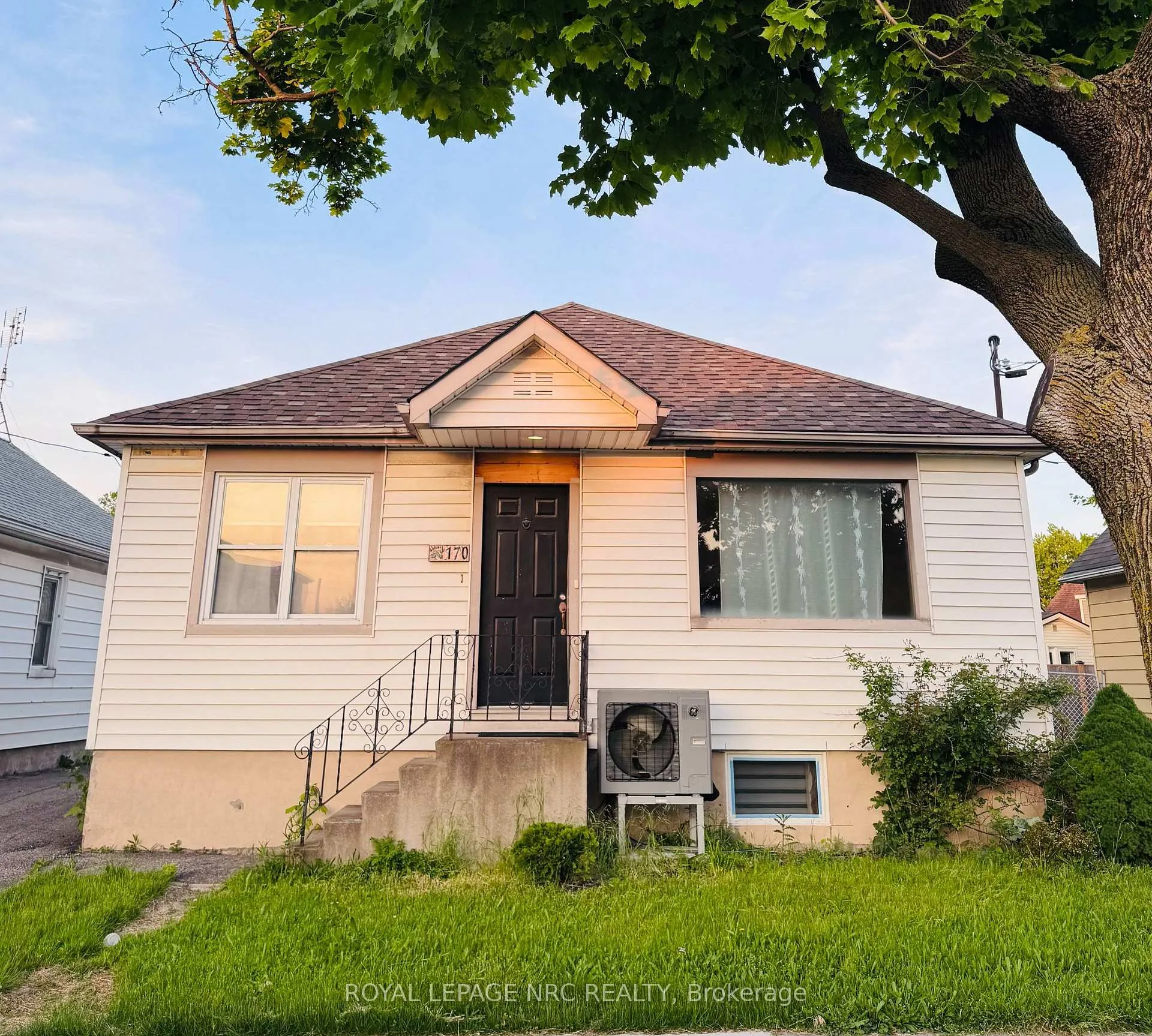Front of Unit Basement, 170 Louth Street