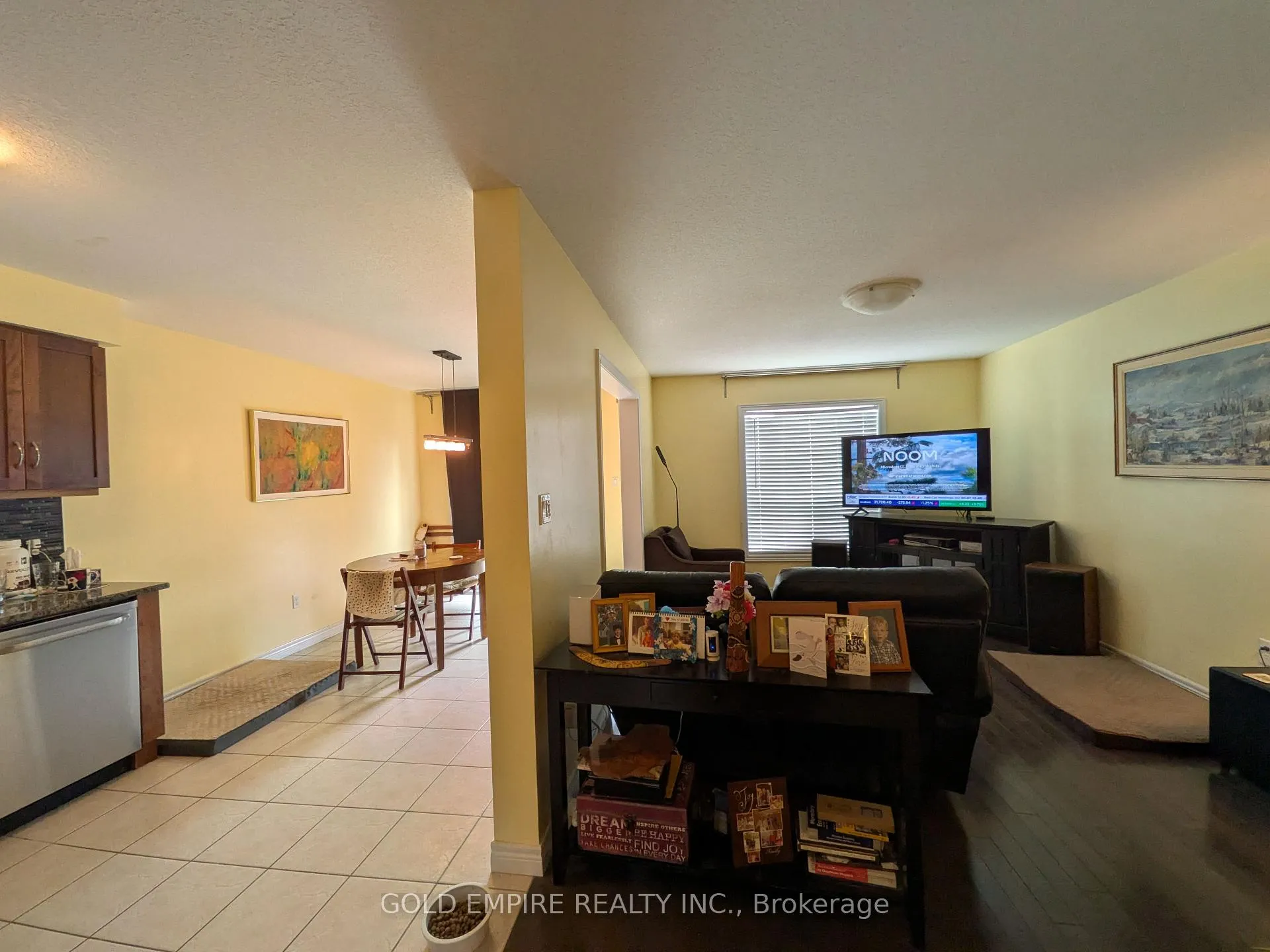 Photo 7 of 1834 Reilly Walk, London, North D — HOMEH