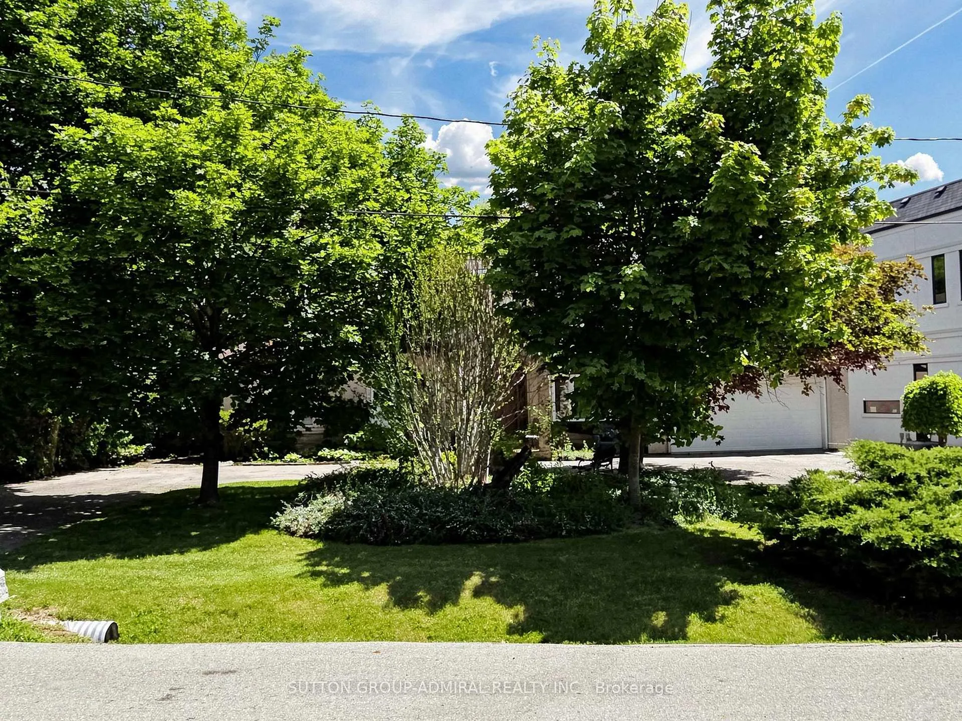 Photo 3 of 3 Raymond Drive, Vaughan, Crestwood-Springfarm-Yorkhill — HOMEH