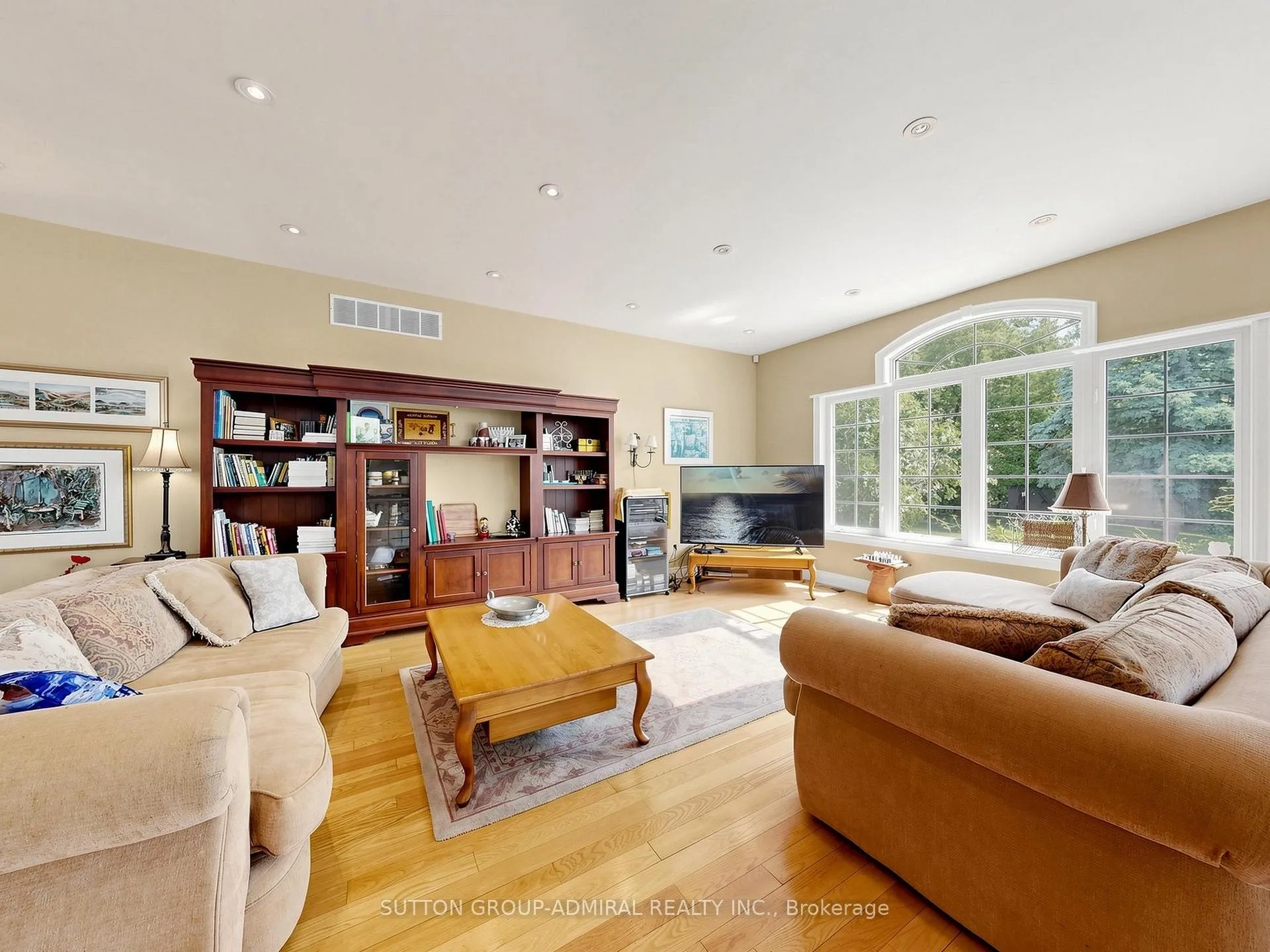 Photo 4 of 3 Raymond Drive, Vaughan, Crestwood-Springfarm-Yorkhill — HOMEH