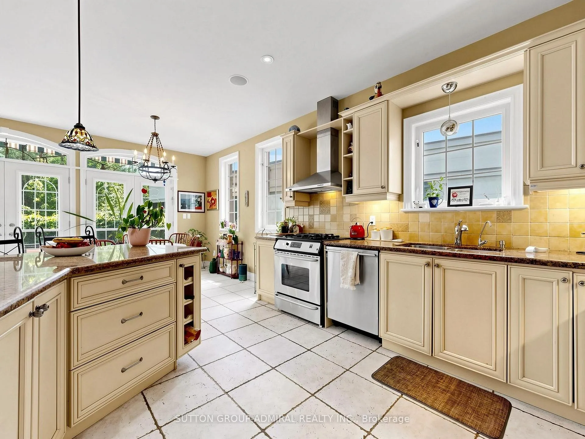Photo 12 of 3 Raymond Drive, Vaughan, Crestwood-Springfarm-Yorkhill — HOMEH