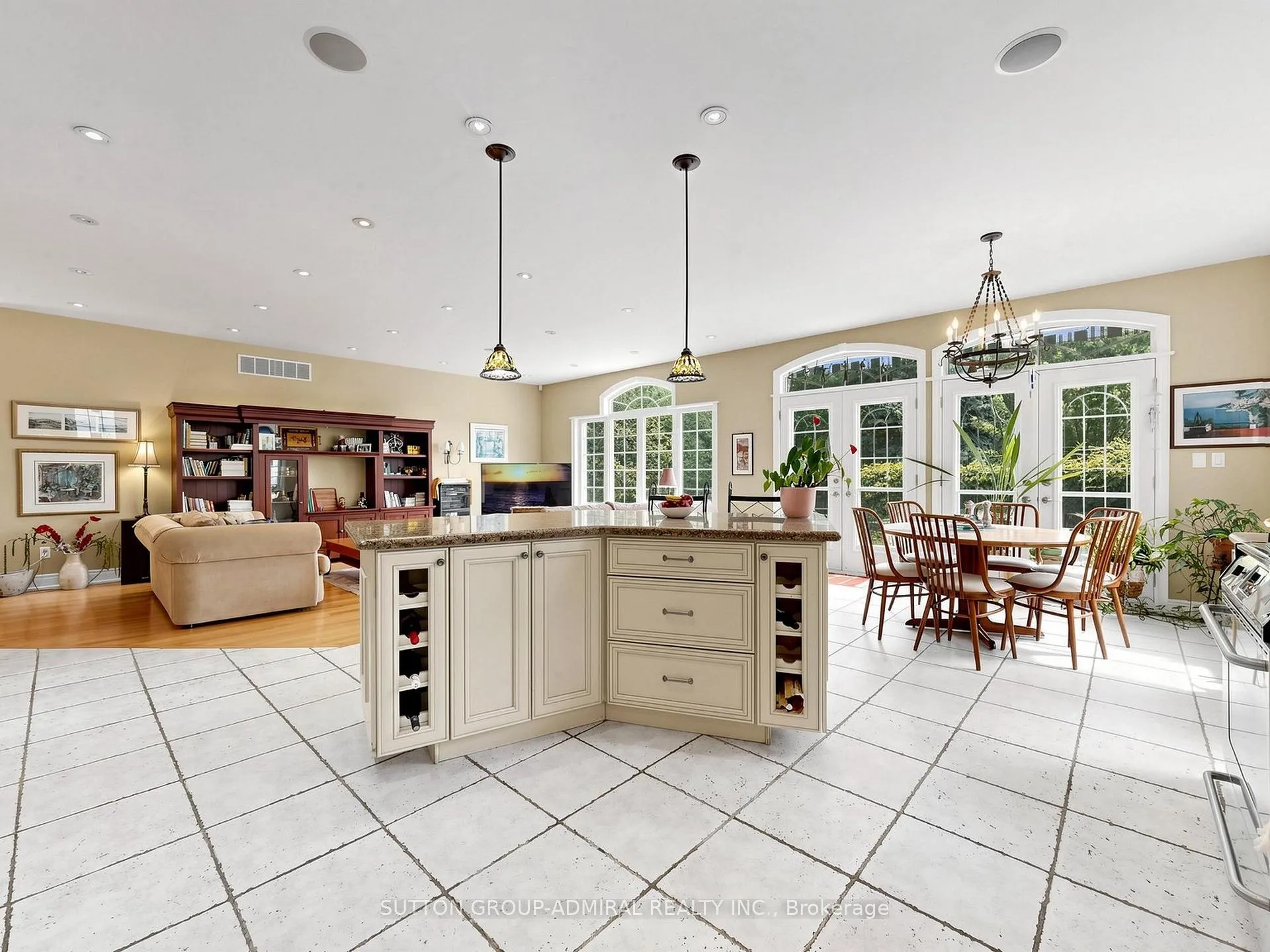 Photo 13 of 3 Raymond Drive, Vaughan, Crestwood-Springfarm-Yorkhill — HOMEH