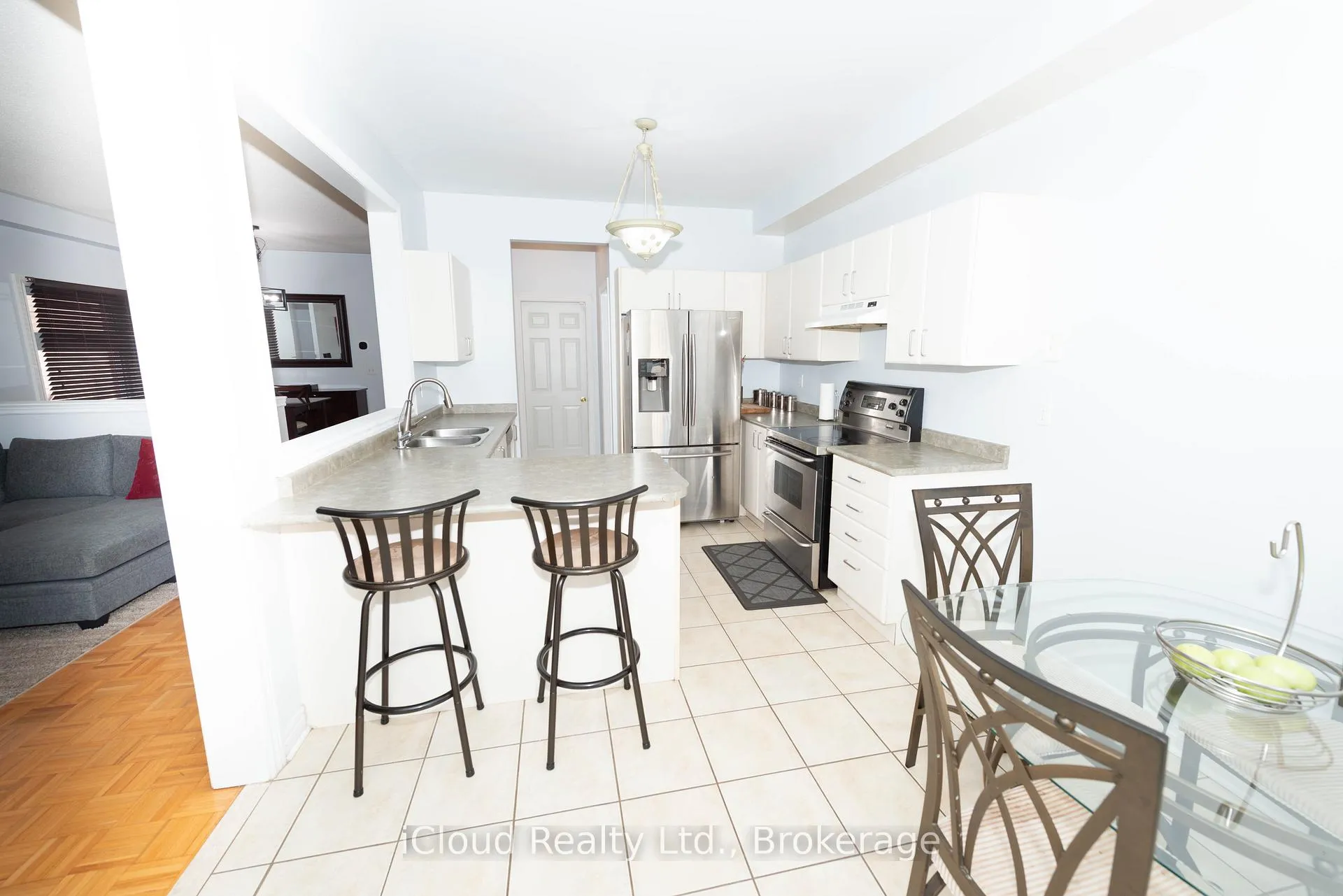 Photo 7 of 19 Fountainview Way, Brampton, Bramalea North Industrial — HOMEH