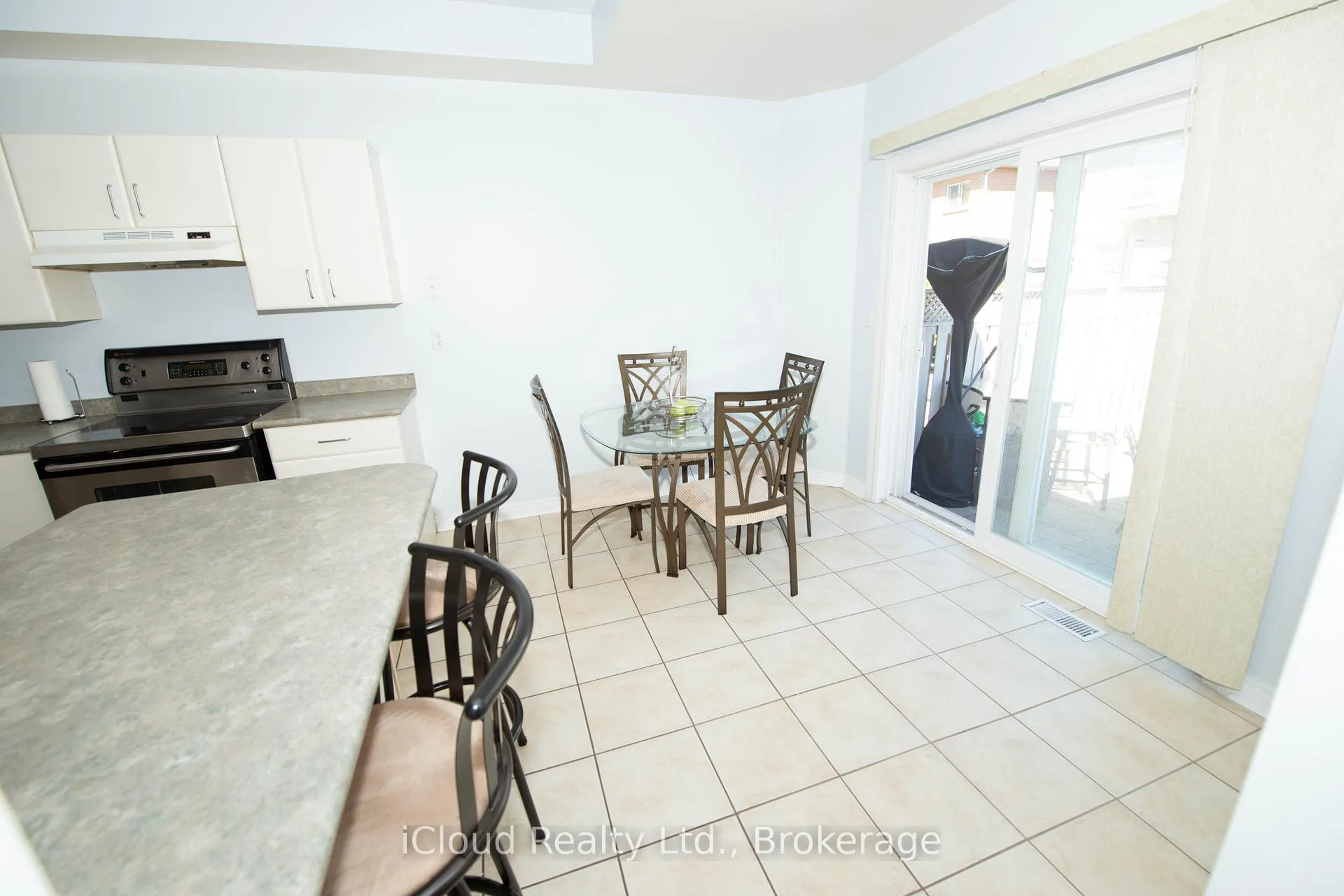 Photo 8 of 19 Fountainview Way, Brampton, Bramalea North Industrial — HOMEH