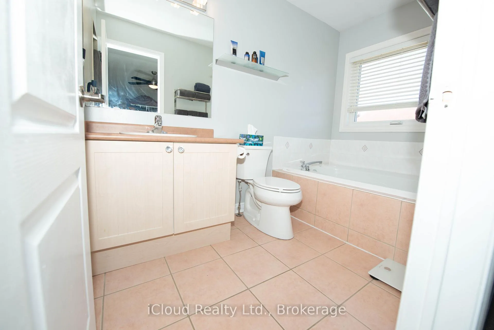 Photo 18 of 19 Fountainview Way, Brampton, Bramalea North Industrial — HOMEH