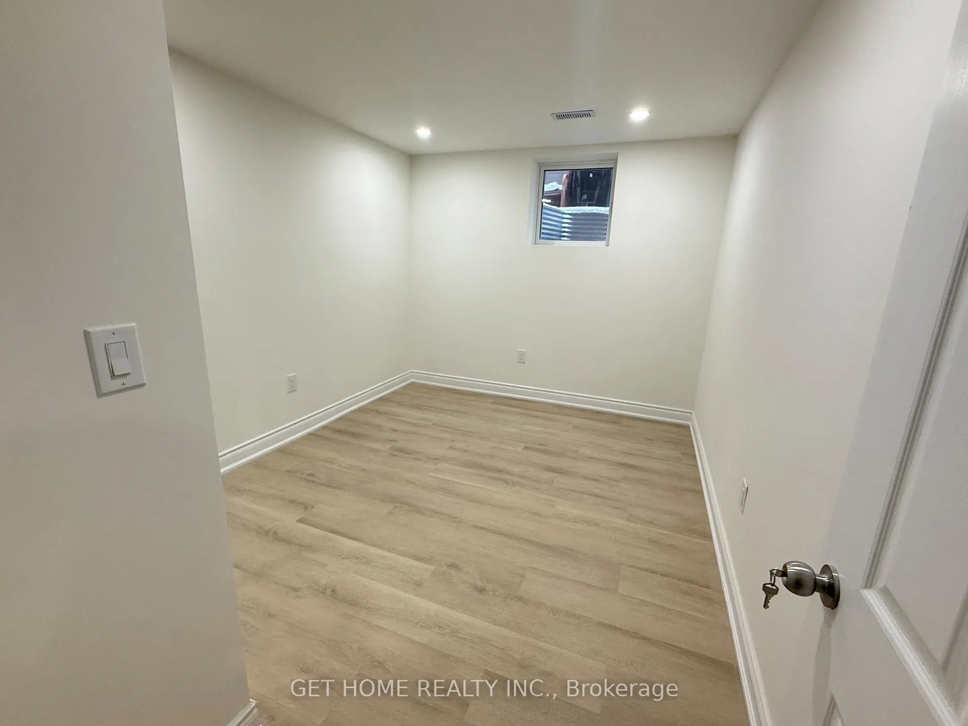 Photo 6 of Unit Bsmt, 1330 Maddock Drive, Oshawa, Pinecrest — HOMEH