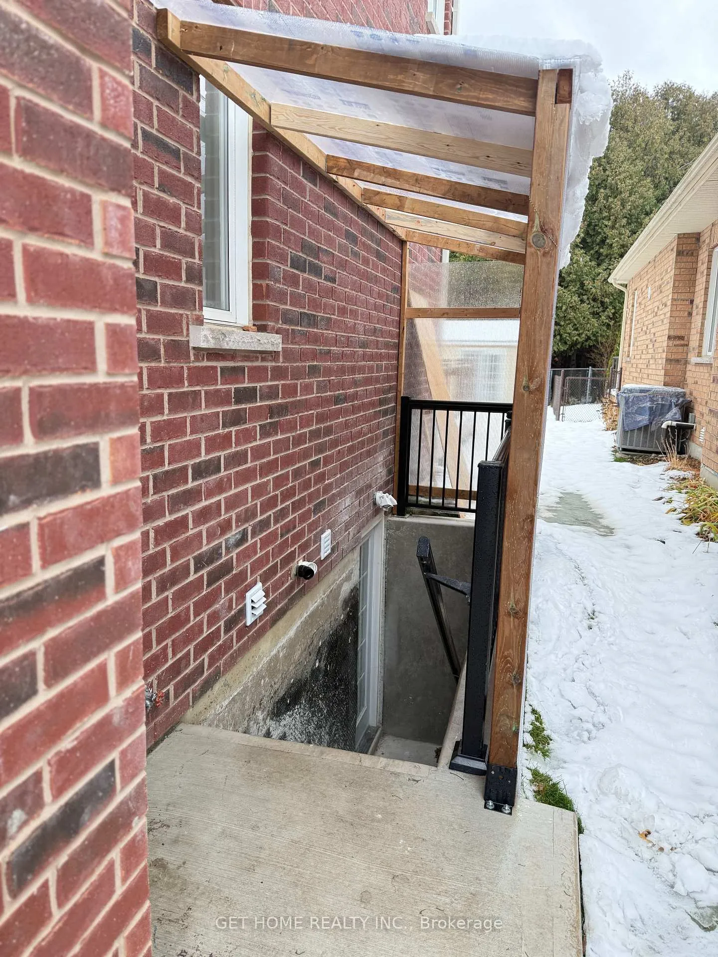 Photo 7 of Unit Bsmt, 1330 Maddock Drive, Oshawa, Pinecrest — HOMEH
