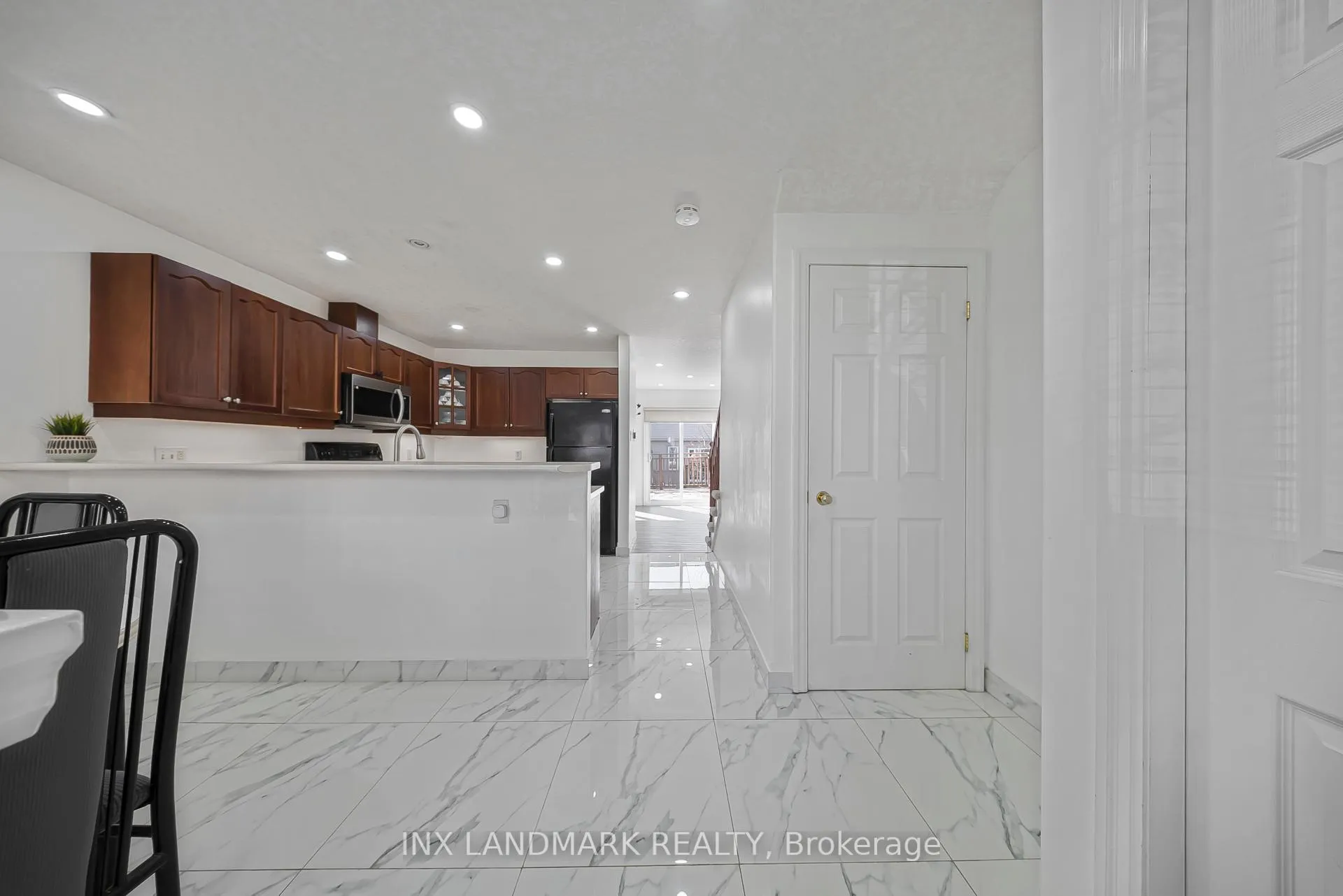 Photo 6 of Unit 18, 535 Windflower Crescent, Kitchener — HOMEH