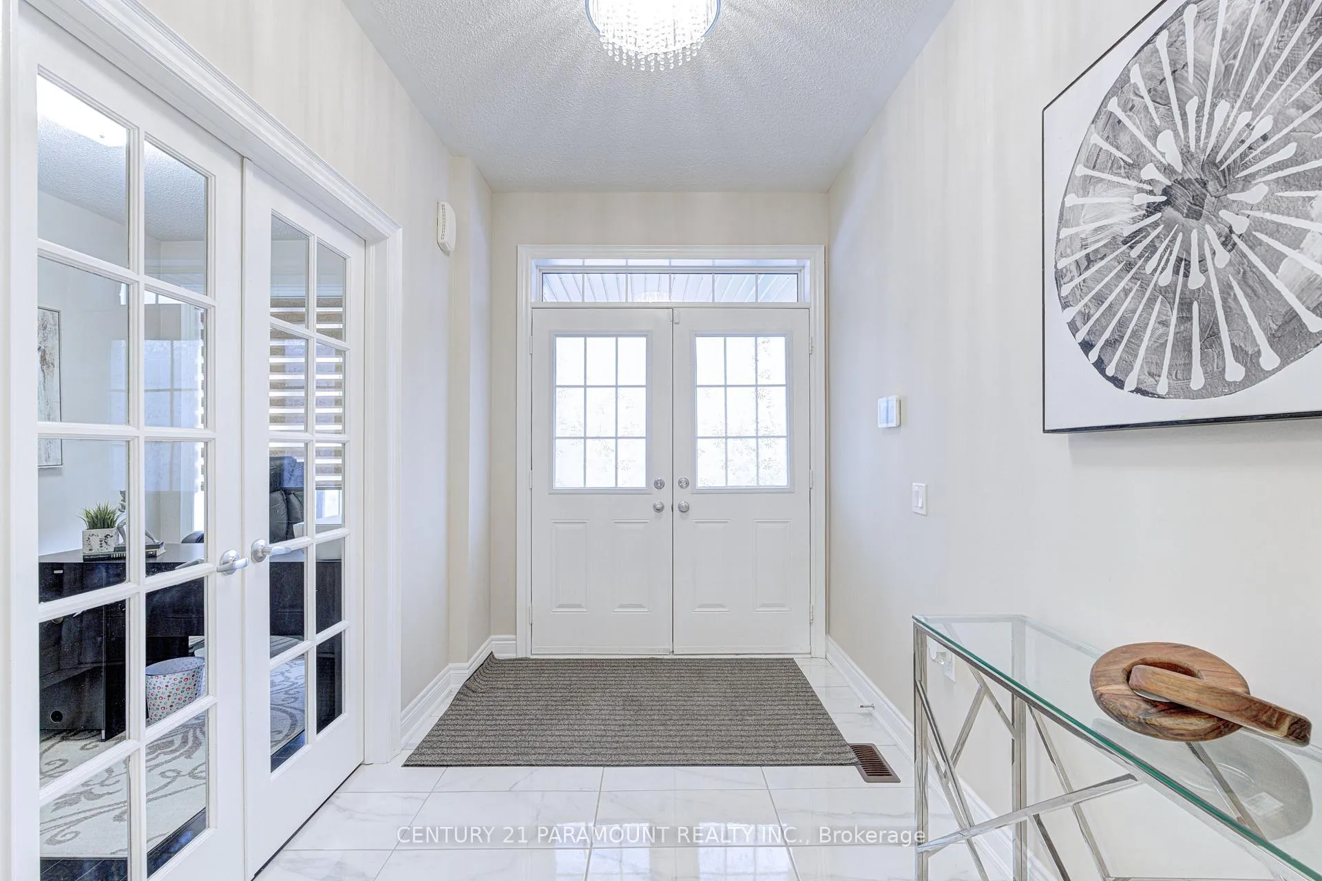 Photo 2 of 563 Dougall Avenue E, Caledon, Rural Caledon — HOMEH