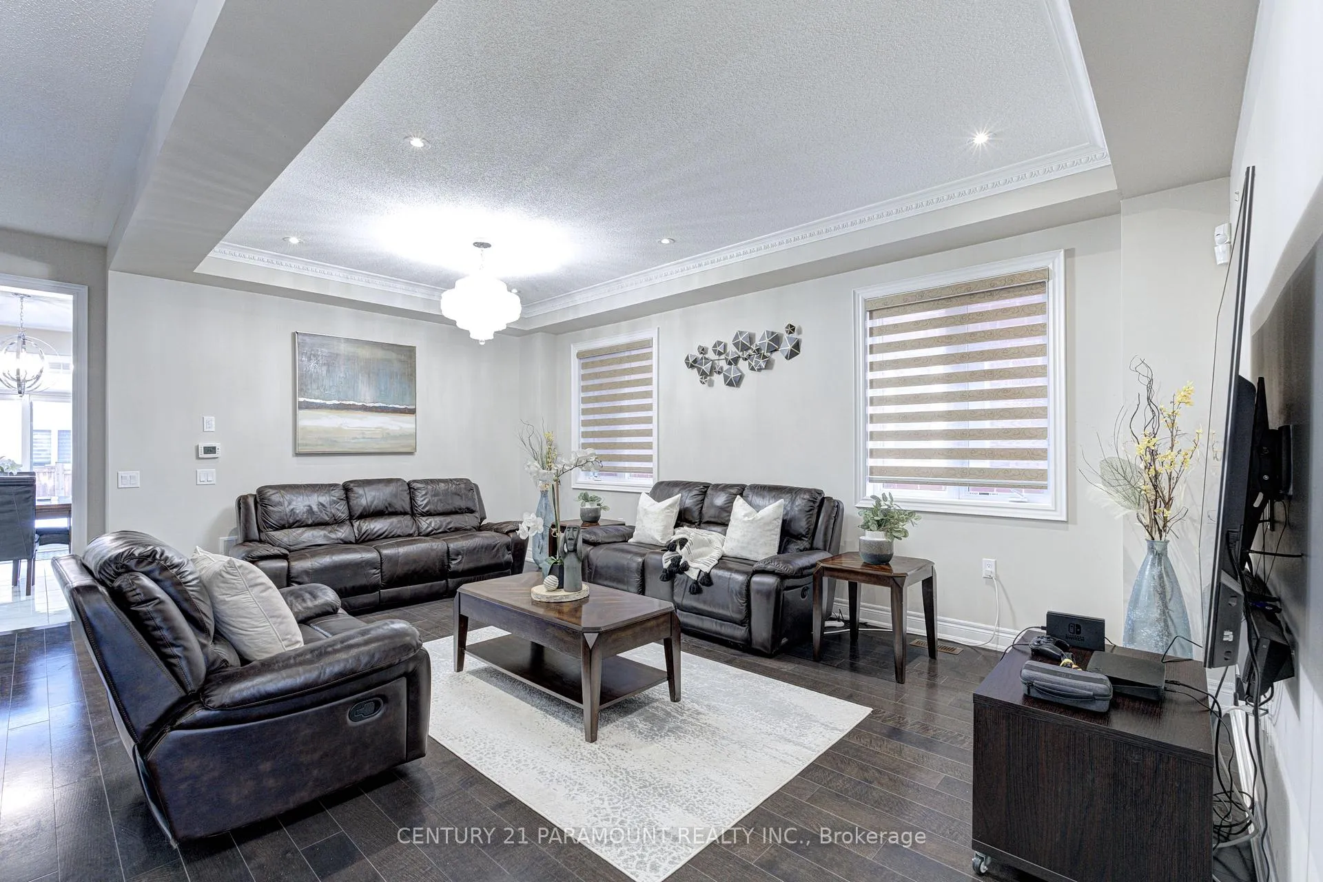 Photo 6 of 563 Dougall Avenue E, Caledon, Rural Caledon — HOMEH