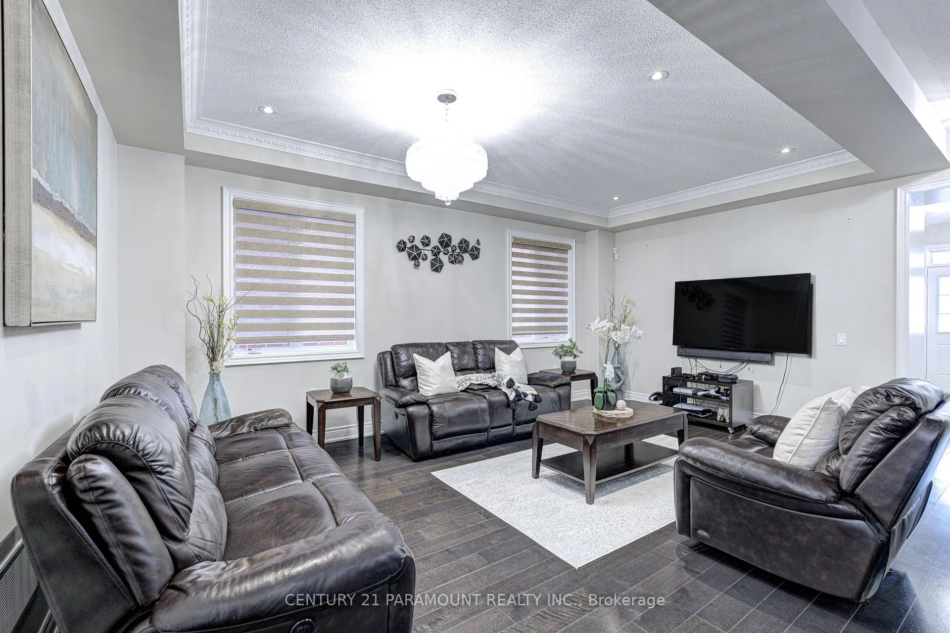 Photo 7 of 563 Dougall Avenue E, Caledon, Rural Caledon — HOMEH