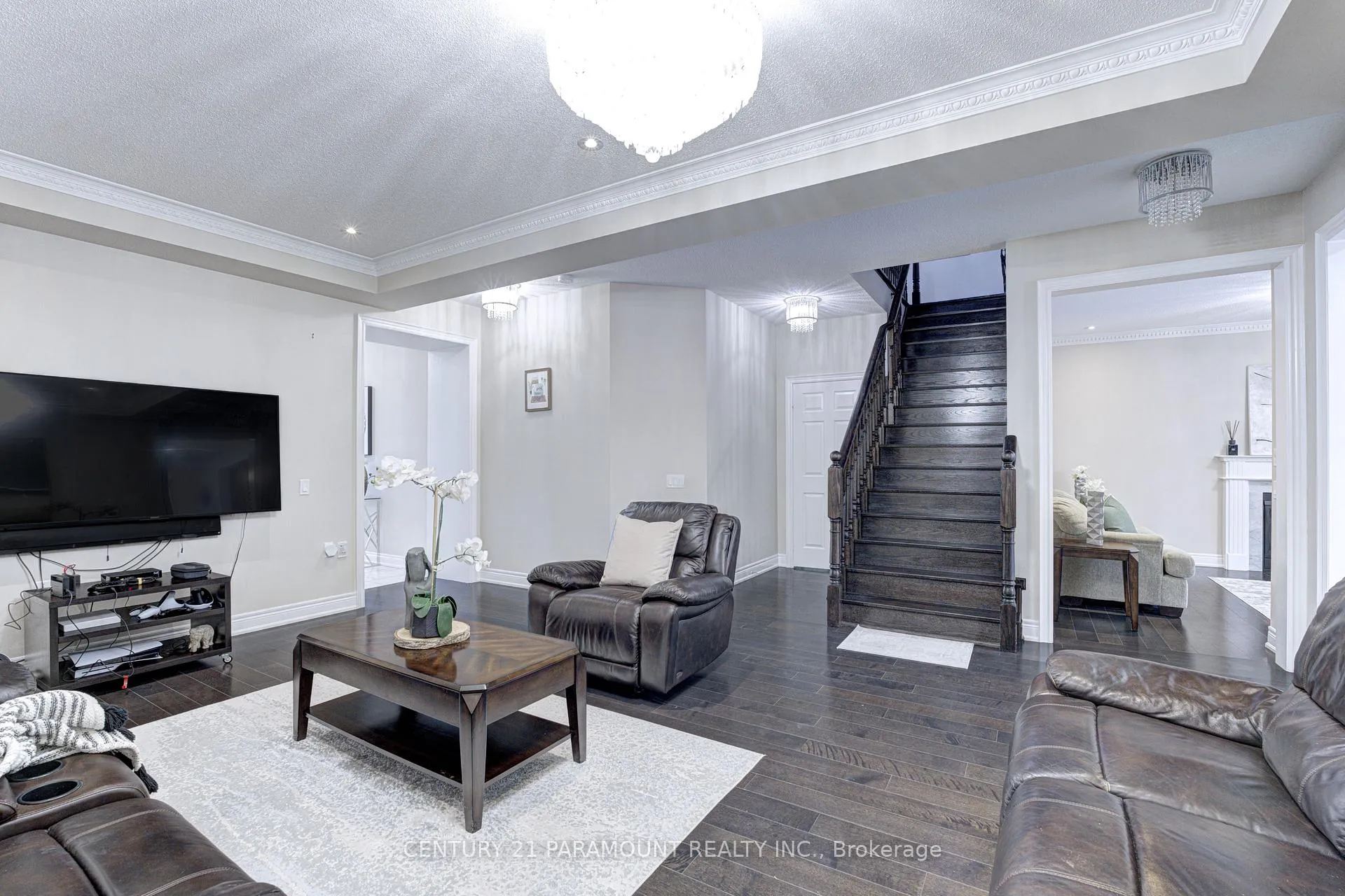 Photo 9 of 563 Dougall Avenue E, Caledon, Rural Caledon — HOMEH