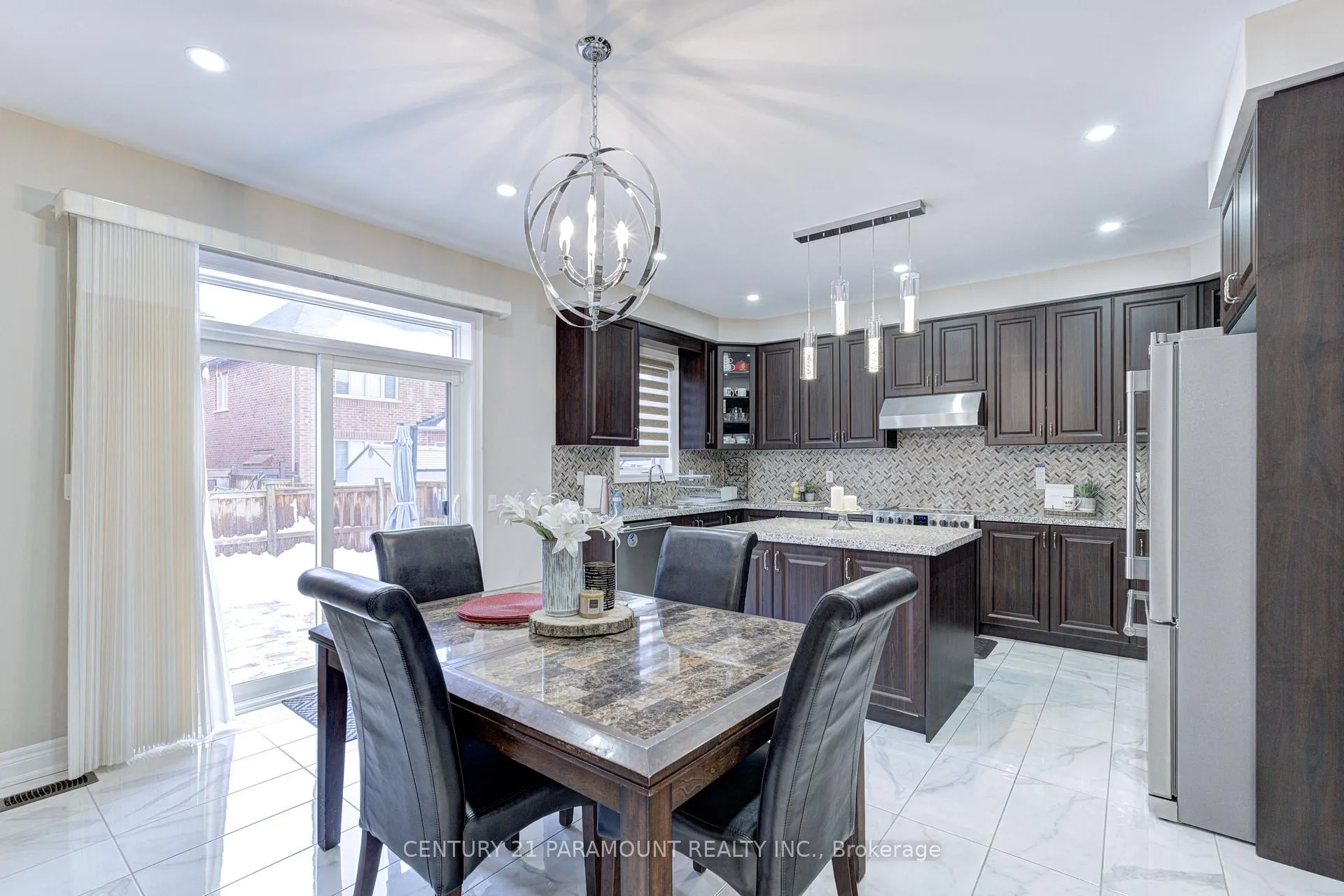 Photo 10 of 563 Dougall Avenue E, Caledon, Rural Caledon — HOMEH