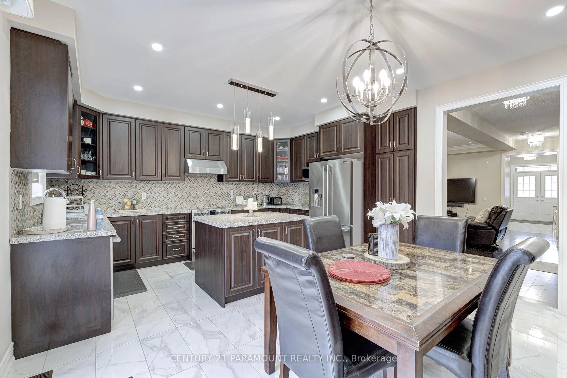 Photo 11 of 563 Dougall Avenue E, Caledon, Rural Caledon — HOMEH