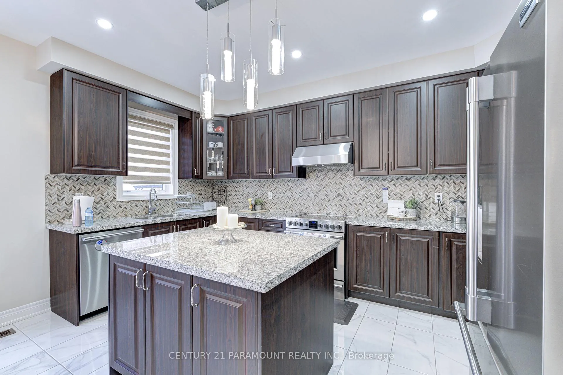 Photo 12 of 563 Dougall Avenue E, Caledon, Rural Caledon — HOMEH