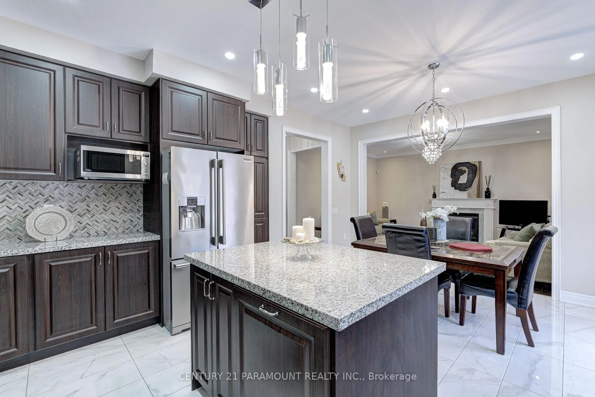 Photo 15 of 563 Dougall Avenue E, Caledon, Rural Caledon — HOMEH