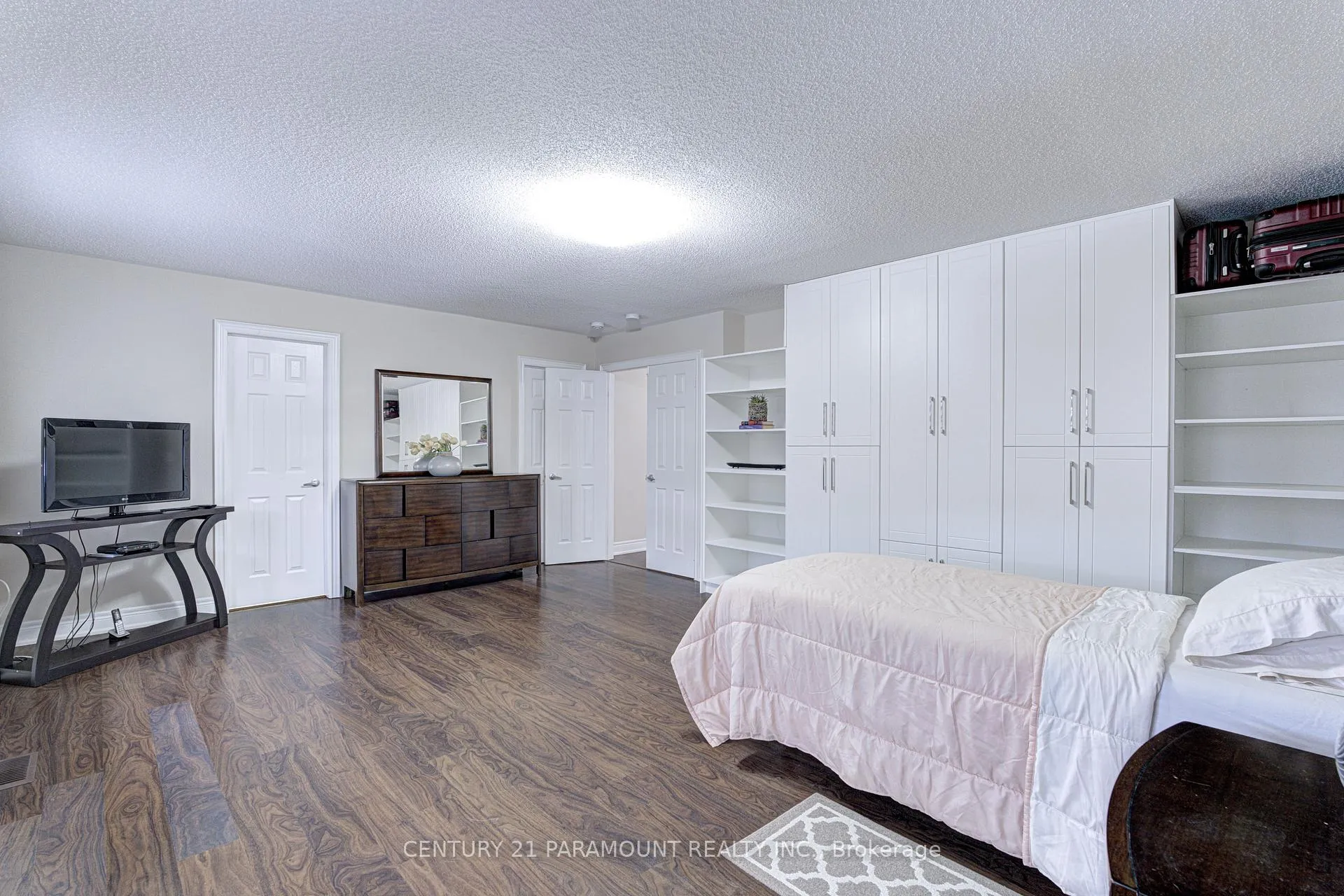 Photo 24 of 563 Dougall Avenue E, Caledon, Rural Caledon — HOMEH